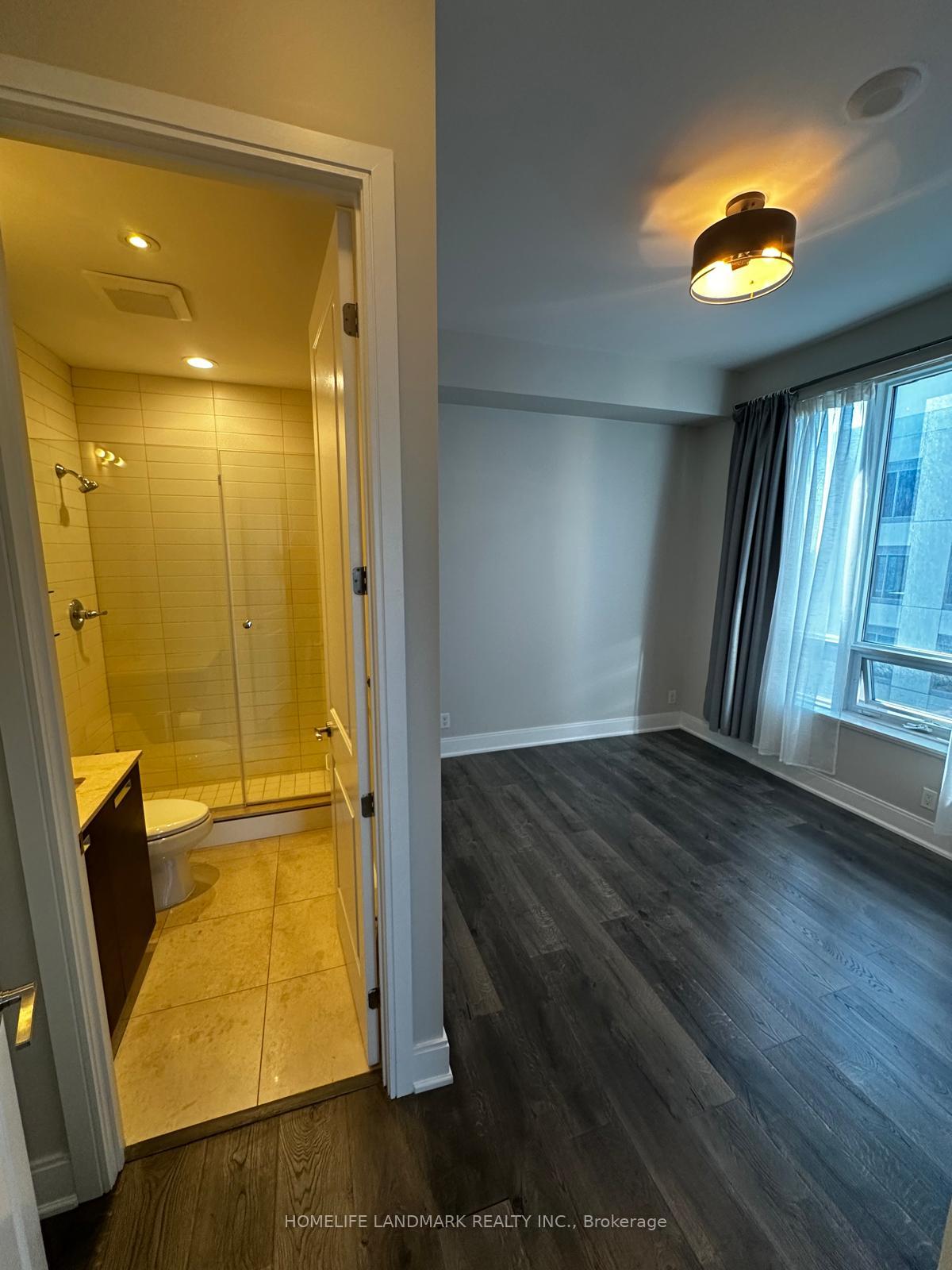 2 Bedrooms Condo at 21 Balmuto, Toronto For sale