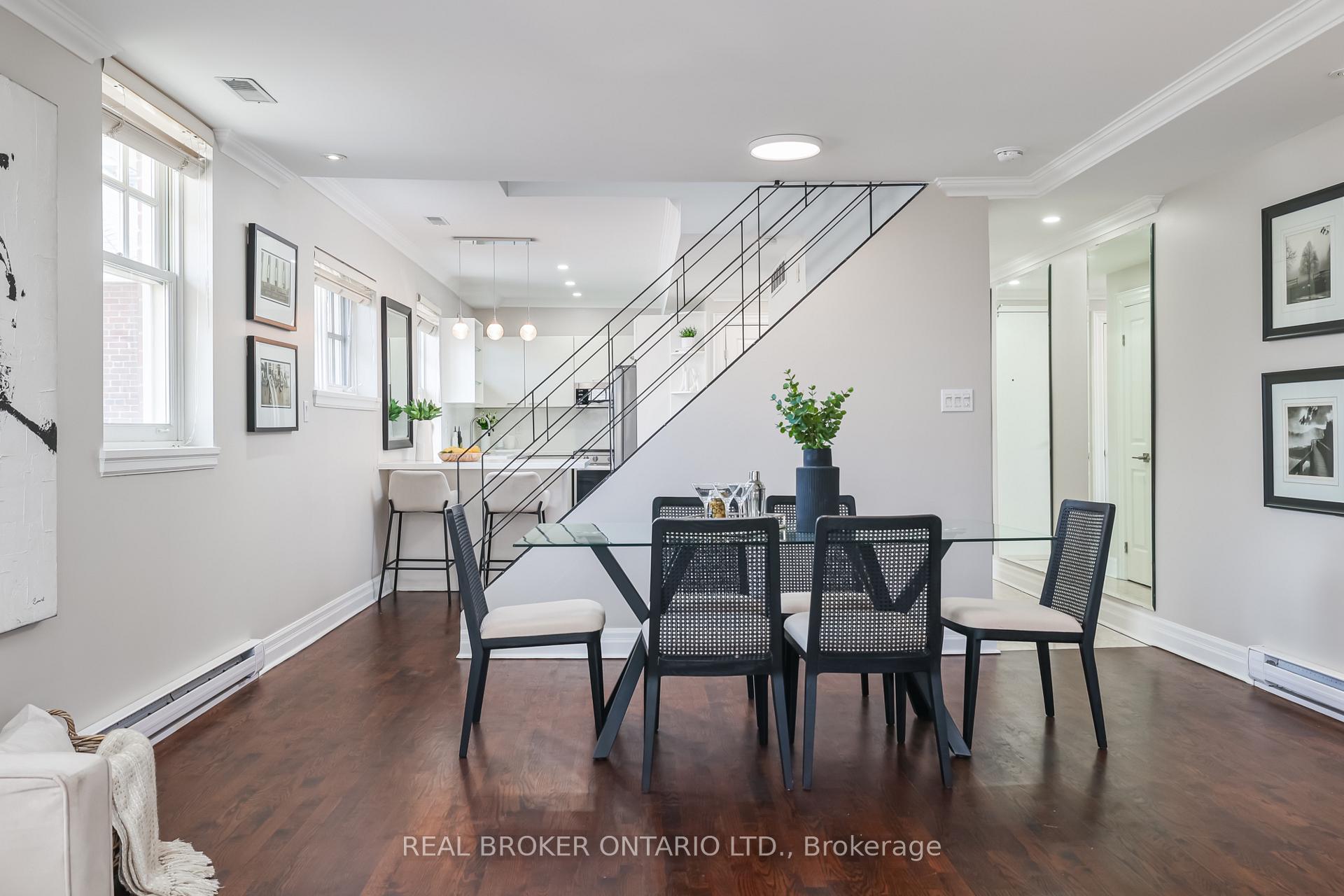 2 Bedrooms Condo at 195 Poplar Plains, Toronto For sale