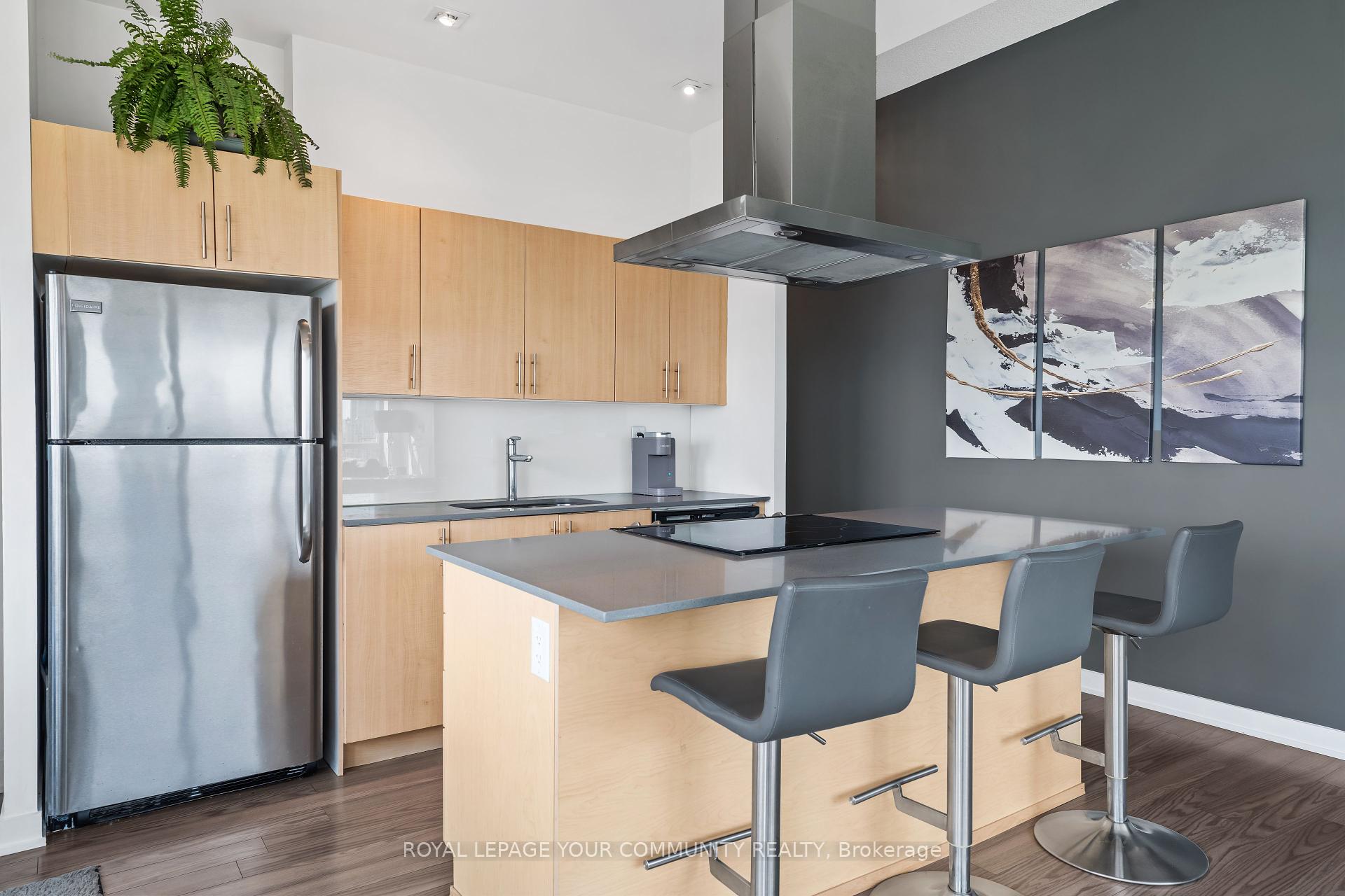 2 Bedrooms Condo at 165 Legion, Toronto For sale