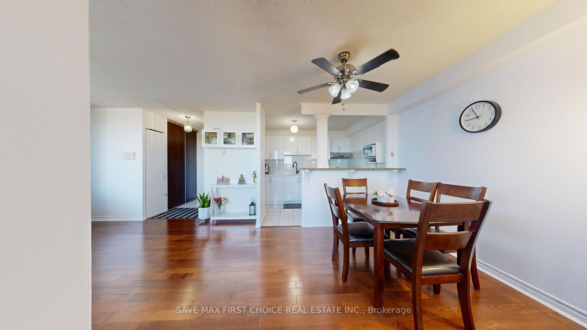 3 Bedrooms Condo at 15 Torrance, Toronto For sale