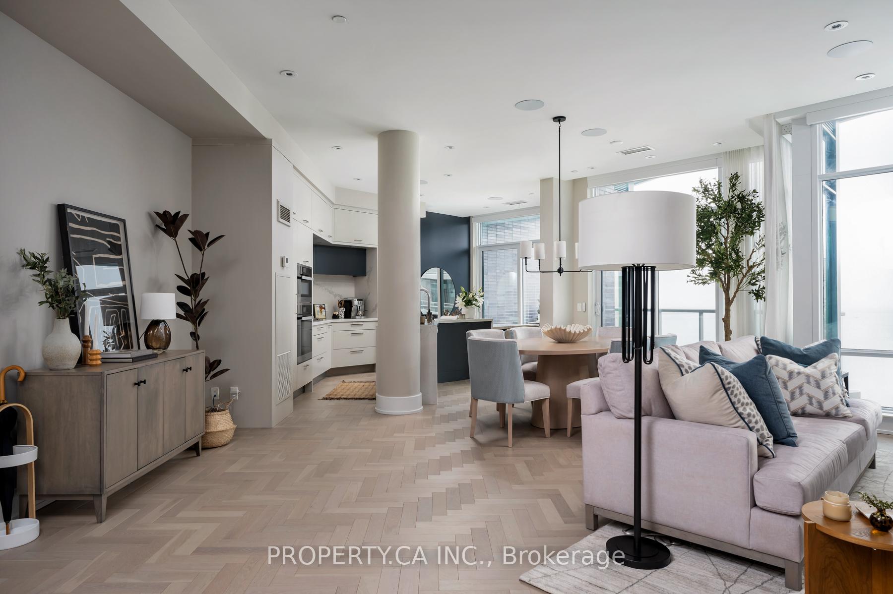 3 Bedrooms Condo at 1 Edgewater, Toronto For sale