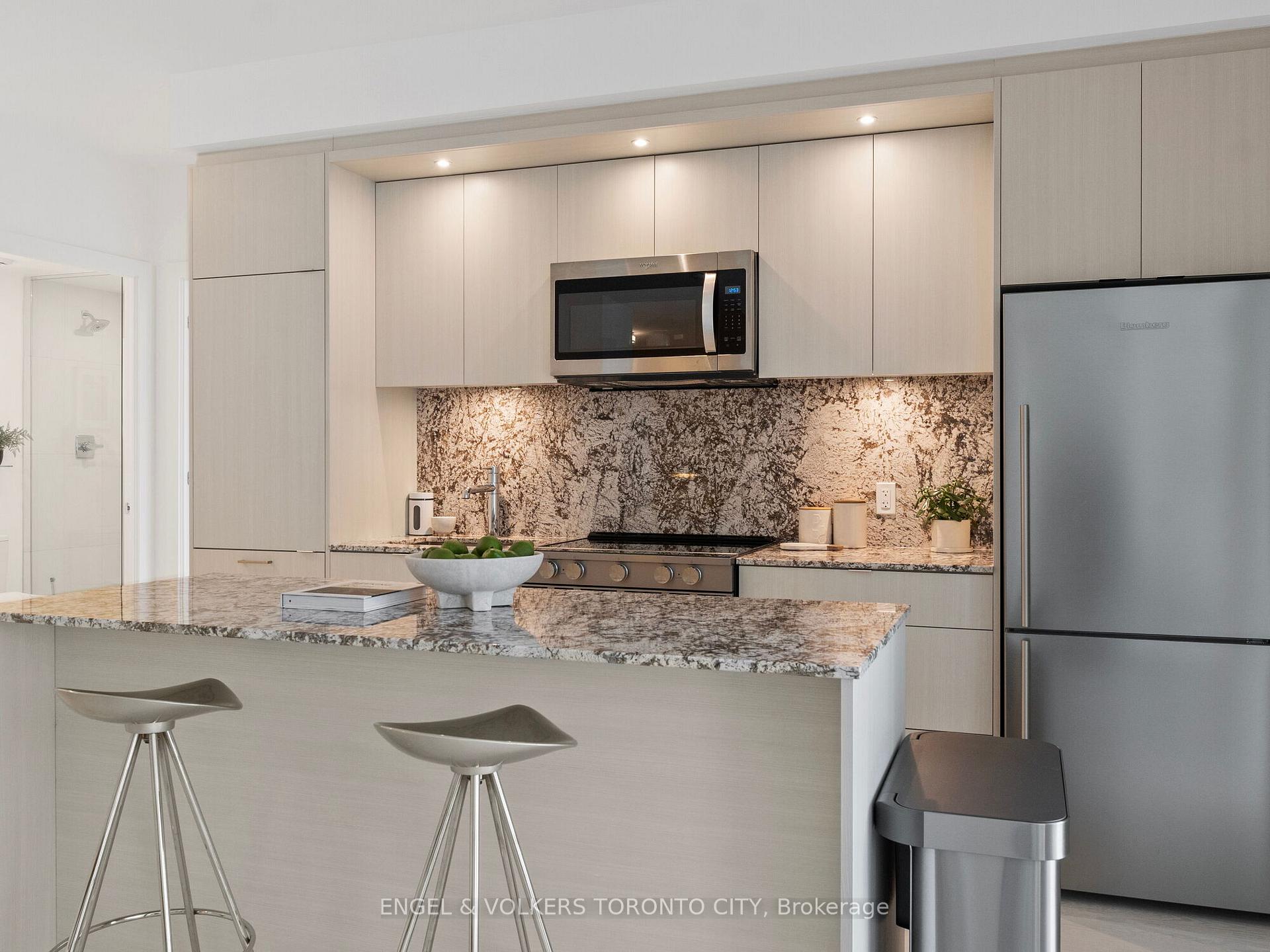 4 Bedrooms Condo at 30 Inn On The Park, Toronto For sale
