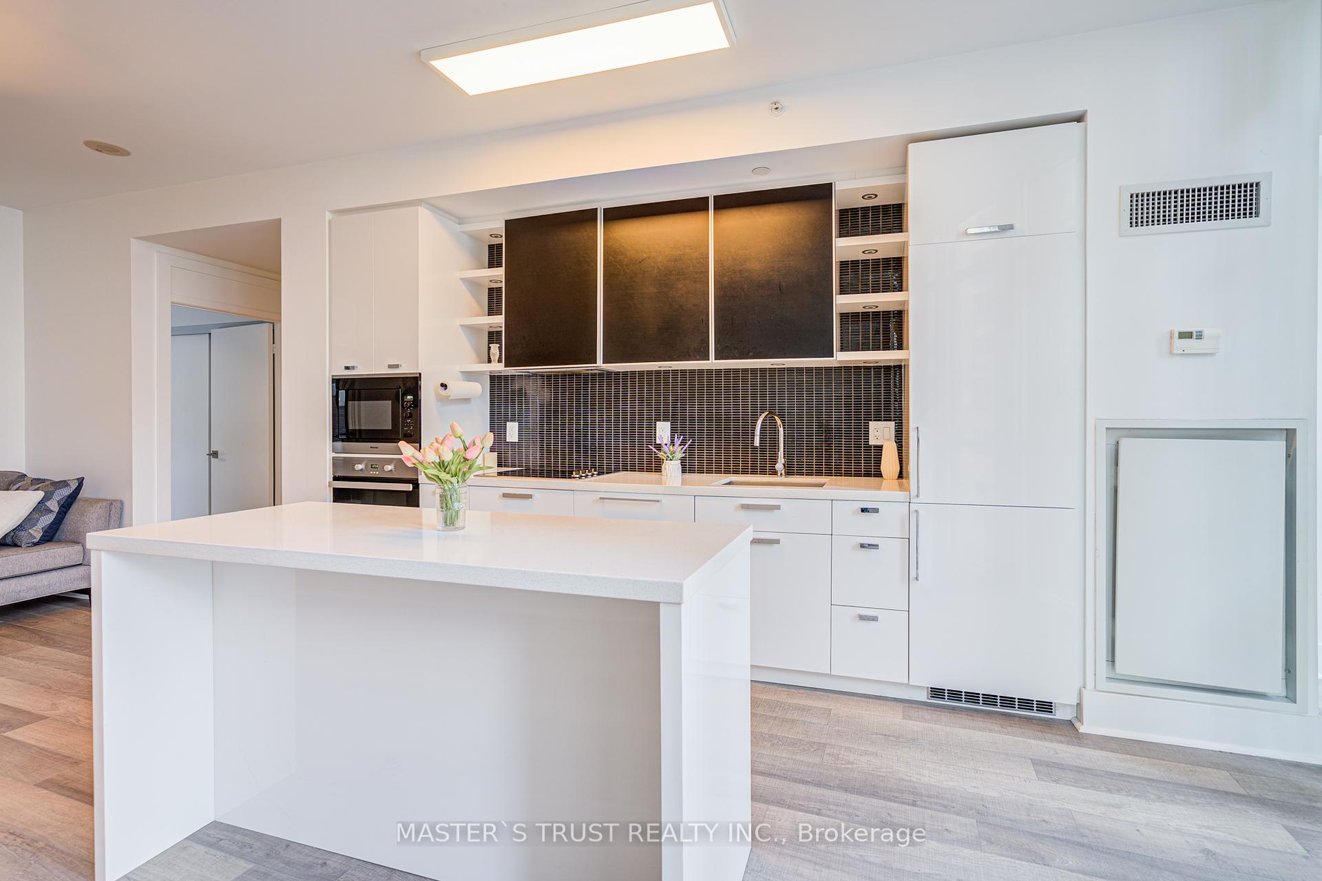 2 Bedrooms Condo at 32 Davenport, Toronto For sale