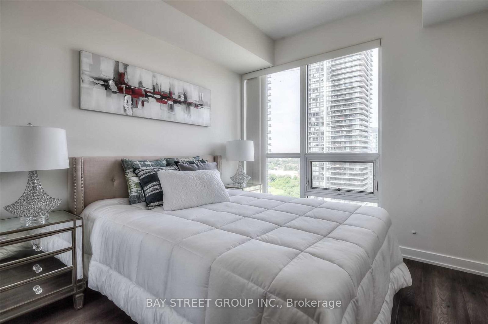 3 Bedrooms Condo at 2200 Lakeshore,  Toronto For sale