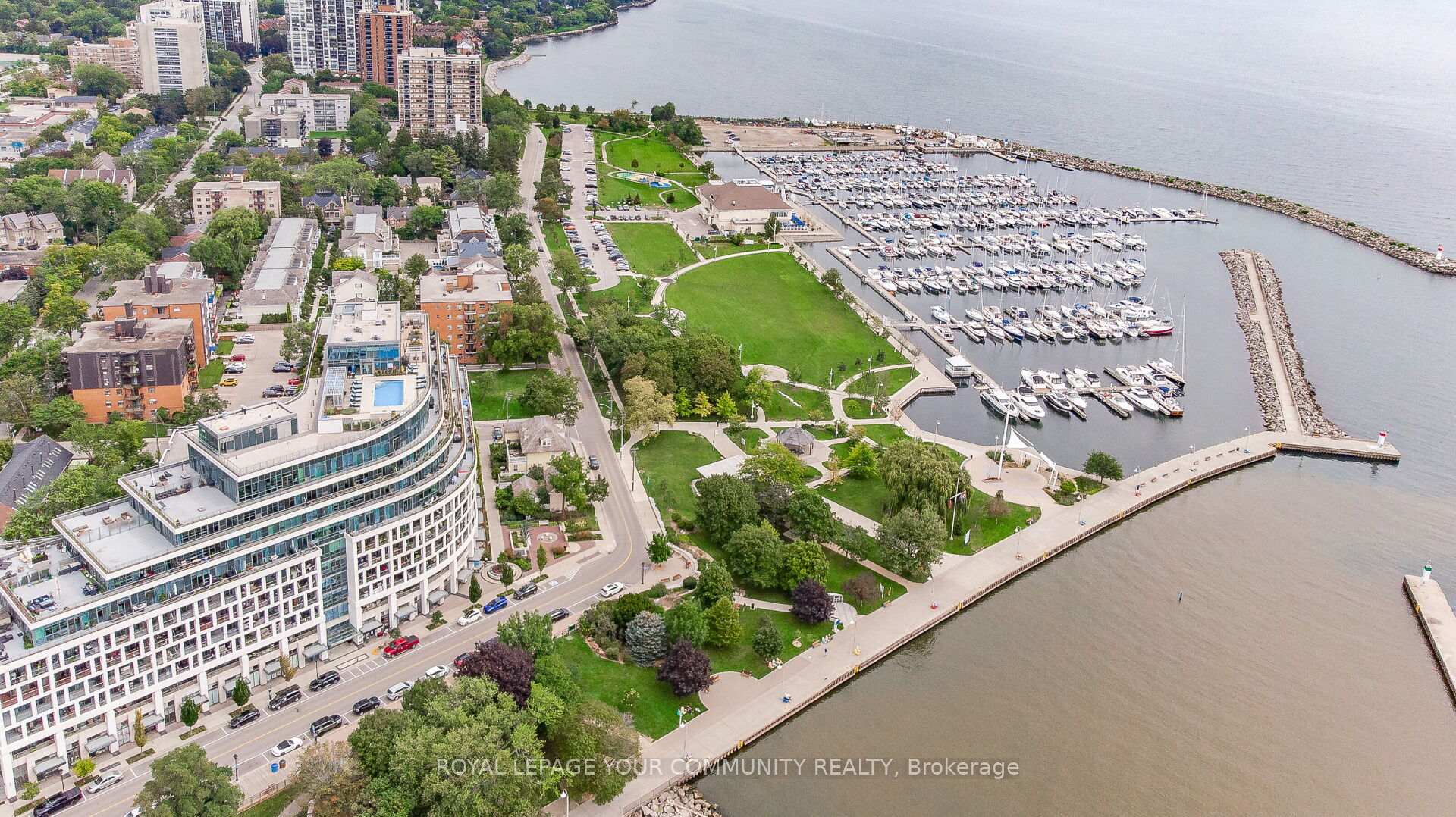 2 Bedrooms Condo at 11 Bronte,  Oakville For sale