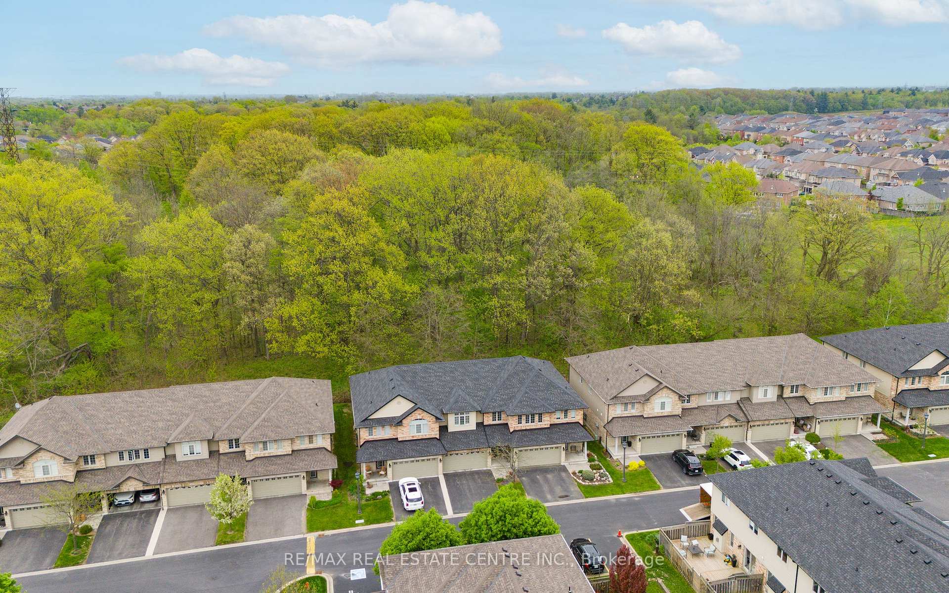 3 Bedrooms Condo at 441 Stonehenge, Hamilton For sale