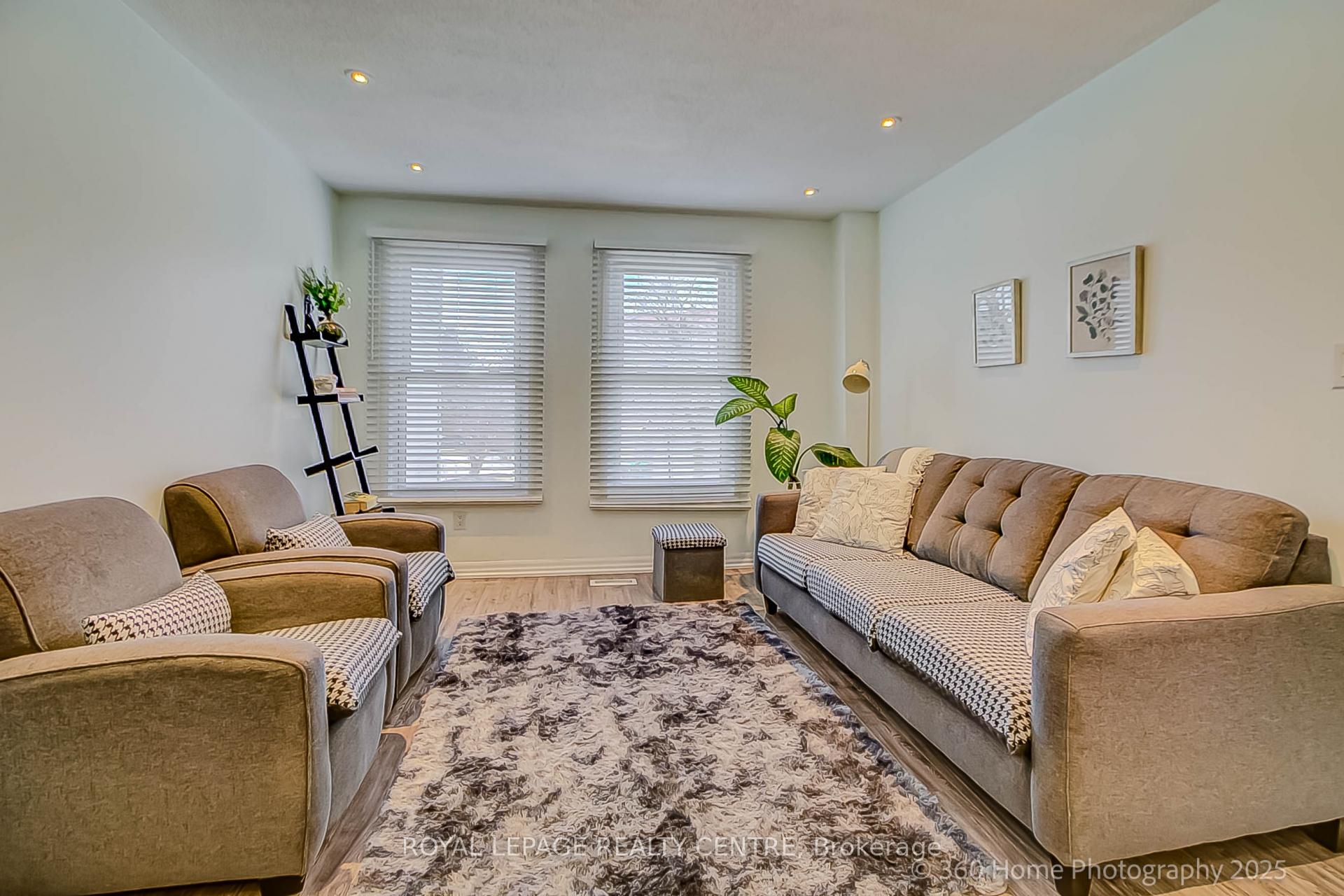 3 Bedrooms Condo at 5878 Montevideo, Mississauga For sale