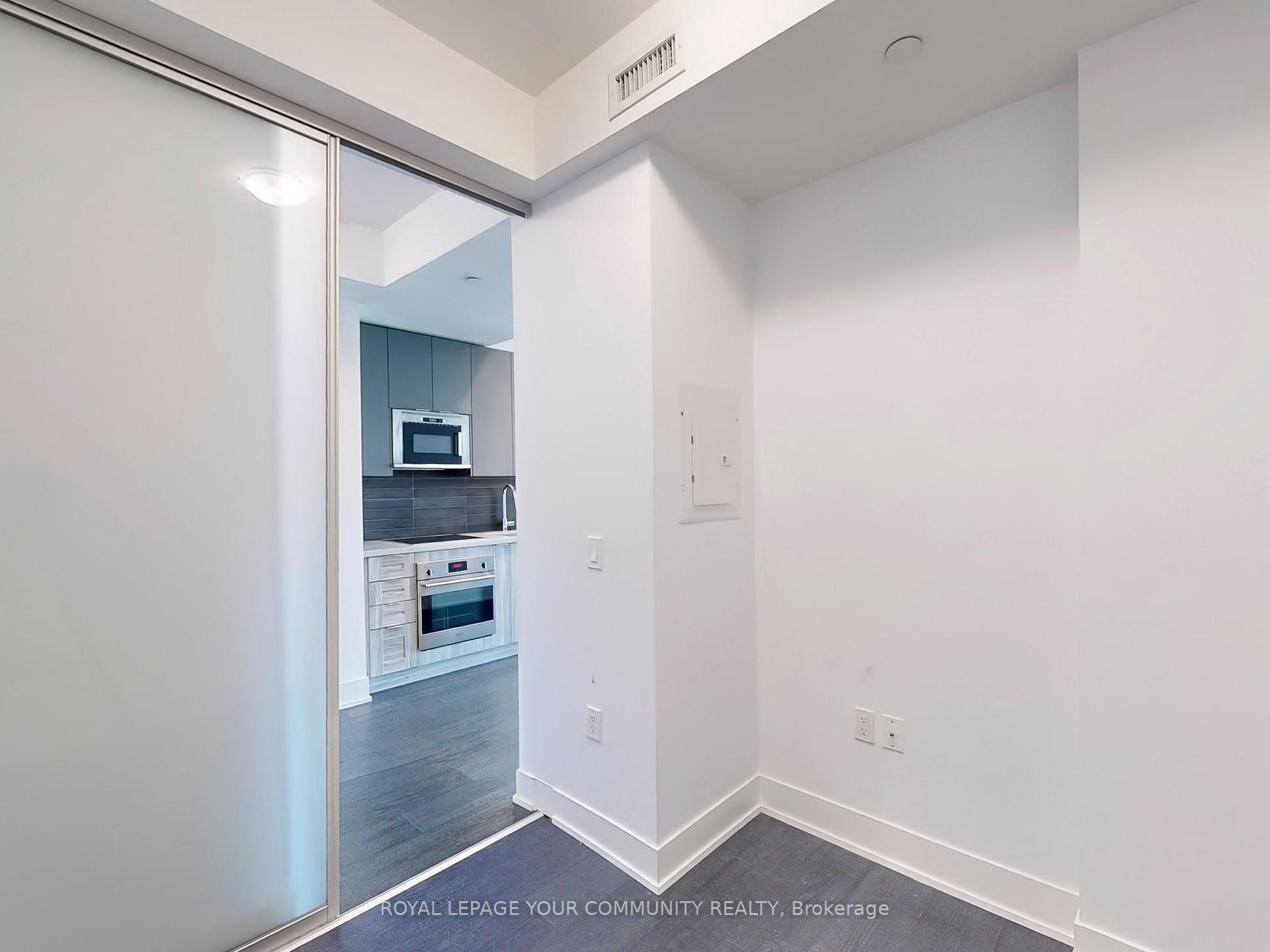 2 Bedrooms Condo at 2908 Highway 7, Vaughan For sale