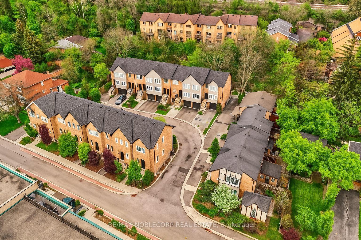 3 Bedrooms Condo at 20 William Farr, Vaughan For sale