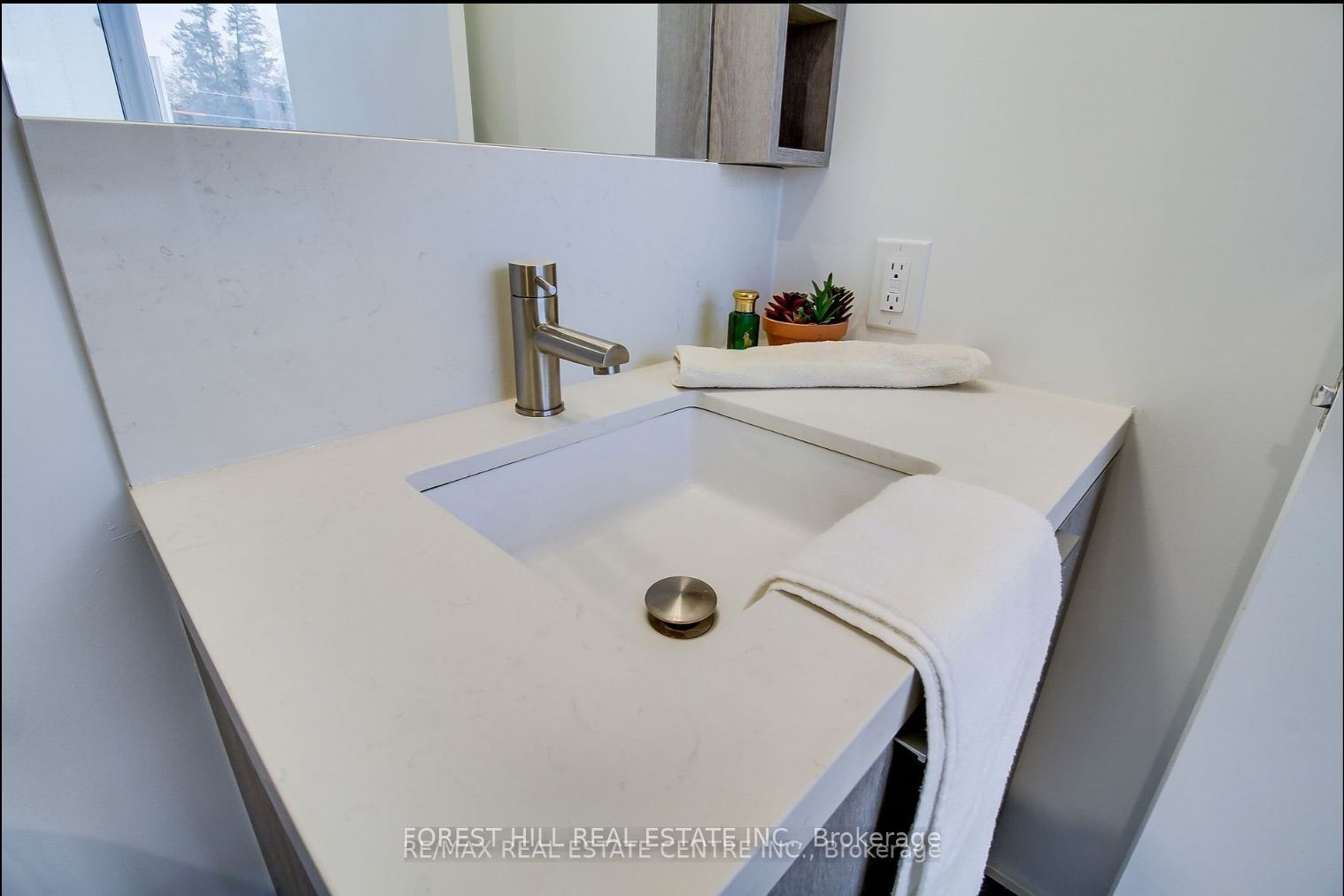 2020 Bathurst Street, #211