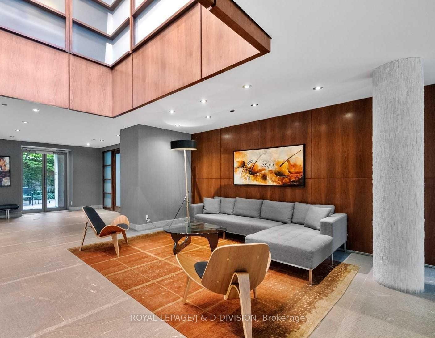2 Bedrooms Condo at 500 Queens,  Toronto For sale