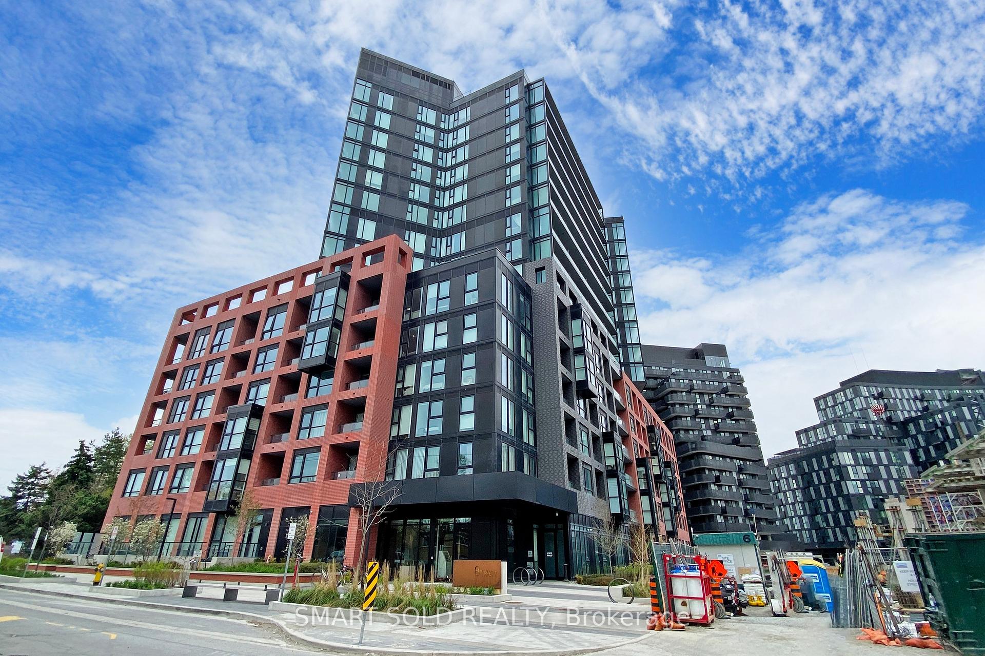 3 Bedrooms Condo at 8 Tippett, Toronto For sale