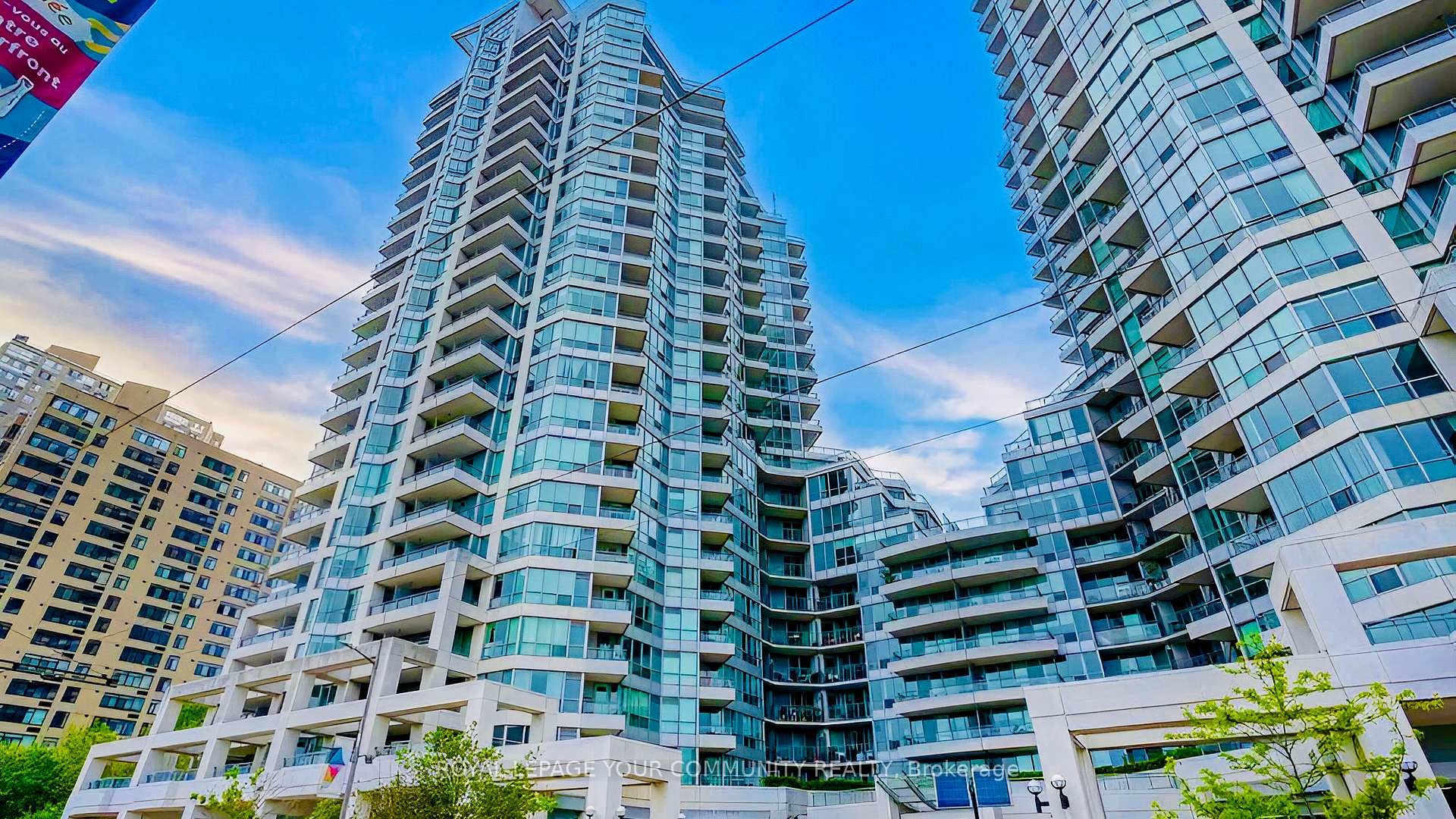 2 Bedrooms Condo at 230 Queens, Toronto For sale