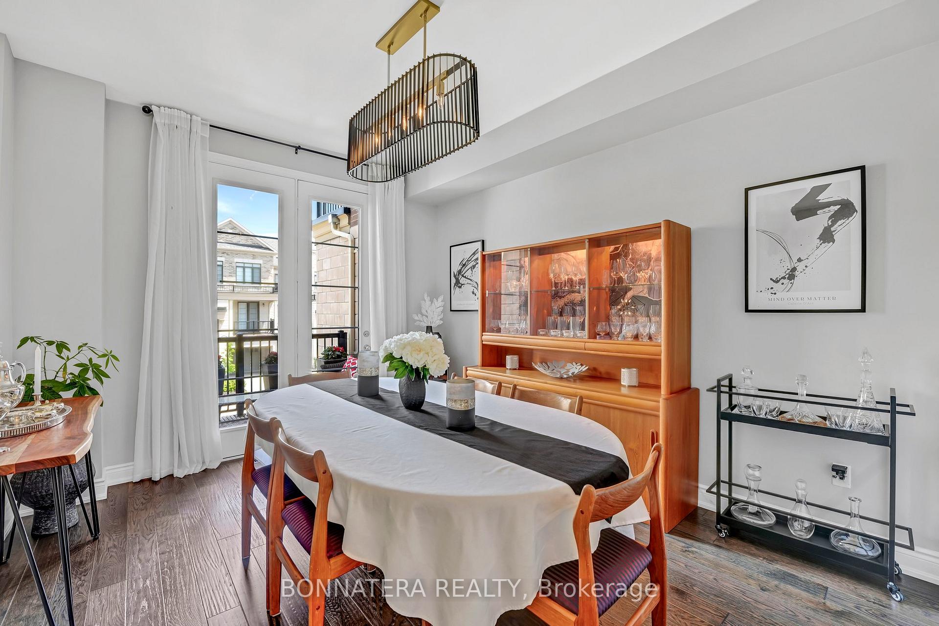 4 Bedrooms Condo at 10 Augustus, Toronto For sale