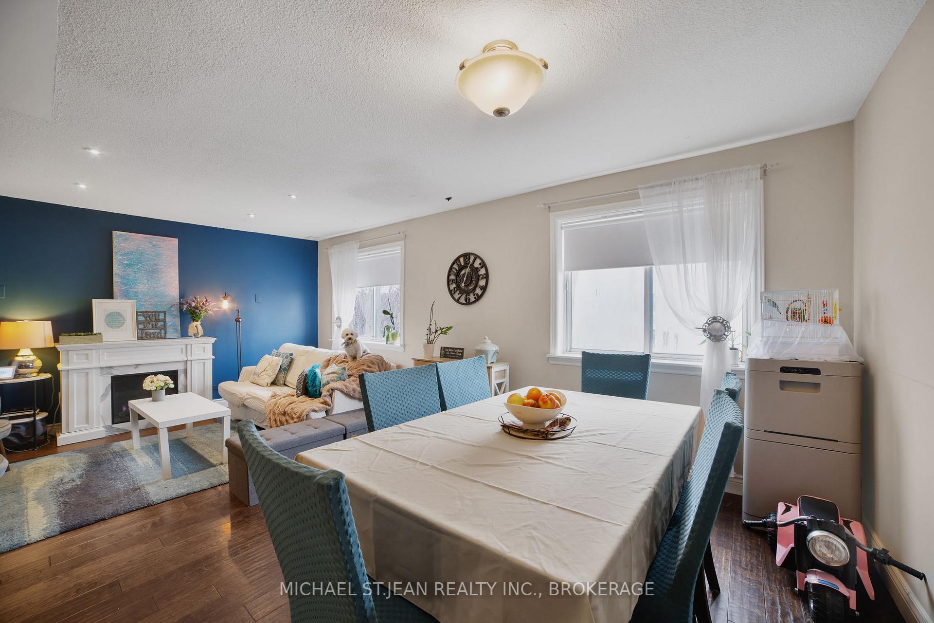 4 Bedrooms Condo at 1016 Falgarwood,  Oakville For sale
