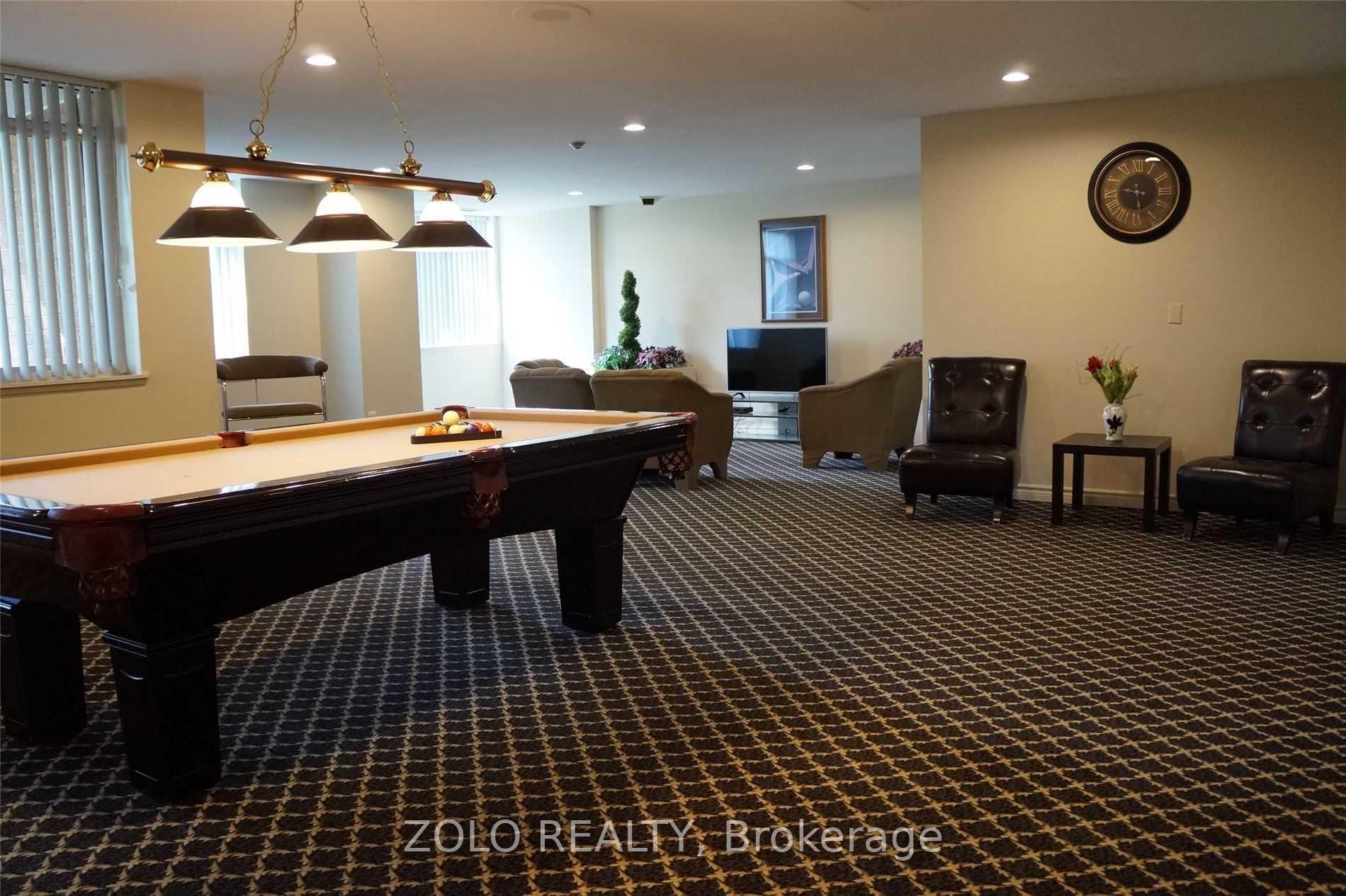 3 Bedrooms Condo at 300 Webb, Mississauga For sale