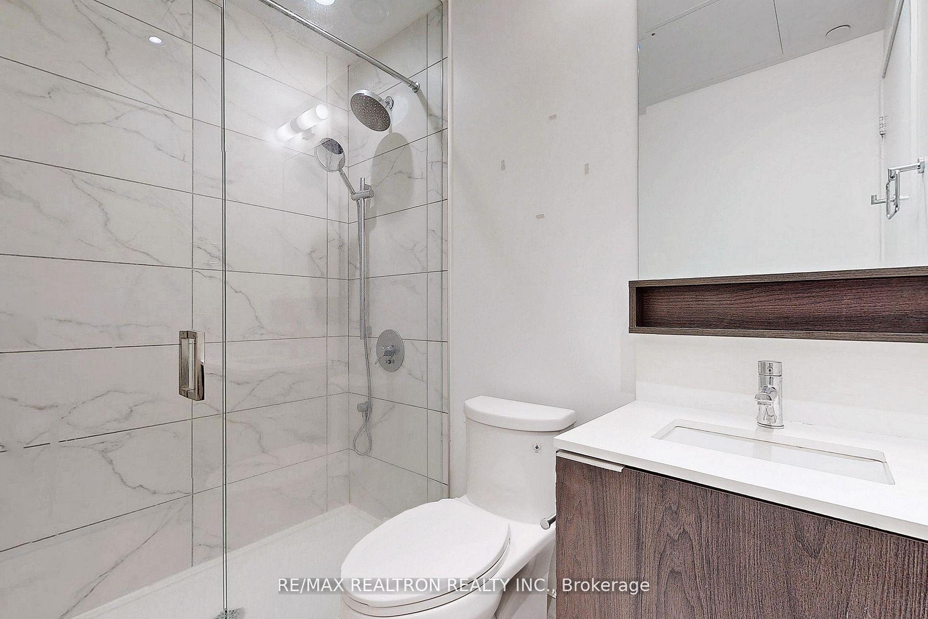 2 Bedrooms Condo at 950 Portage, Vaughan For sale