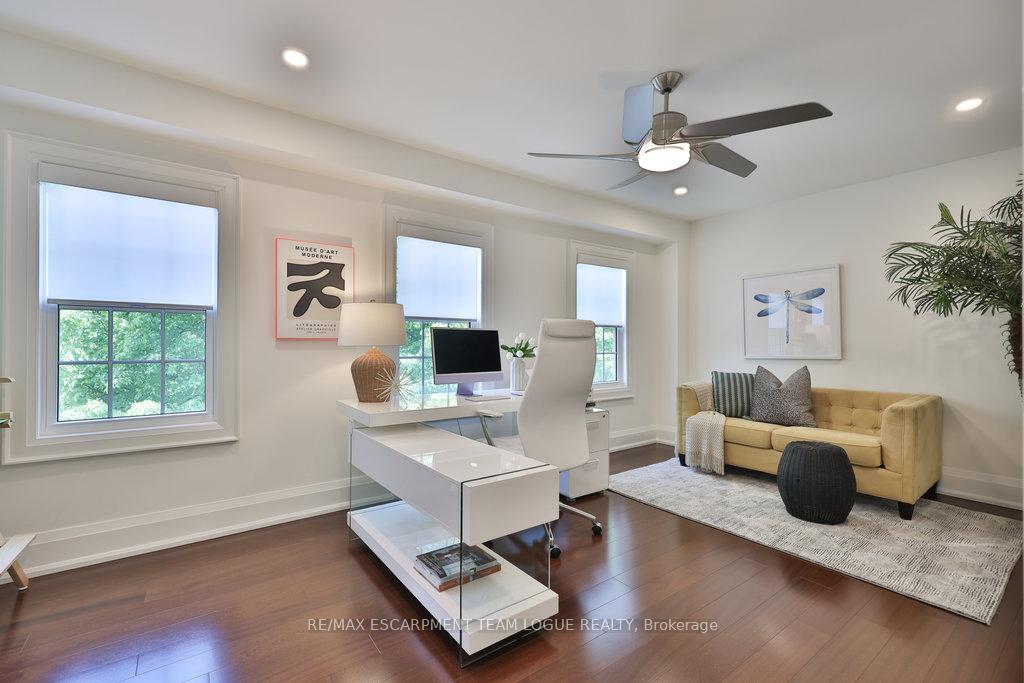 4 Bedrooms Condo at 4211 Millcroft Park, Burlington For sale