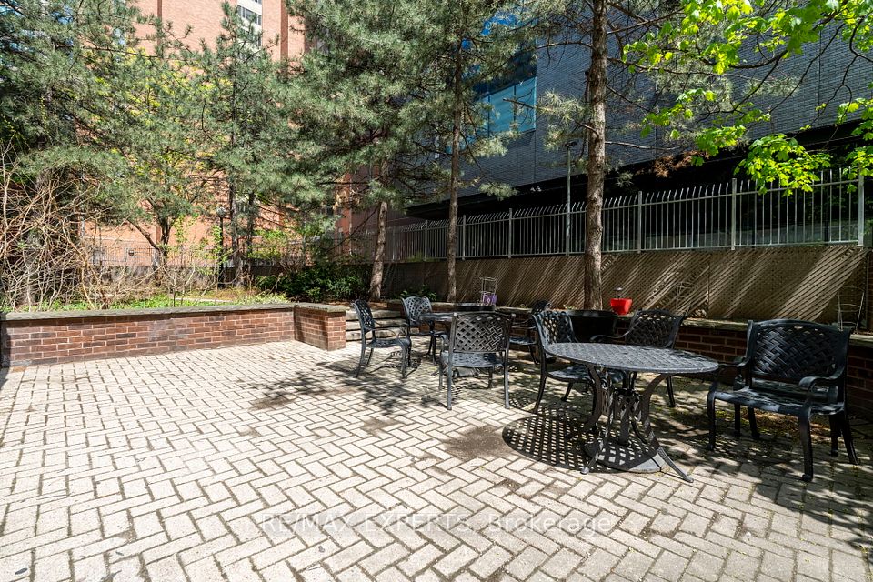 633 Bay Street 2401