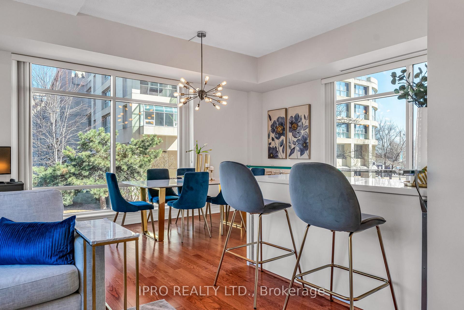 3 Bedrooms Condo at 500 Queens, Toronto For sale