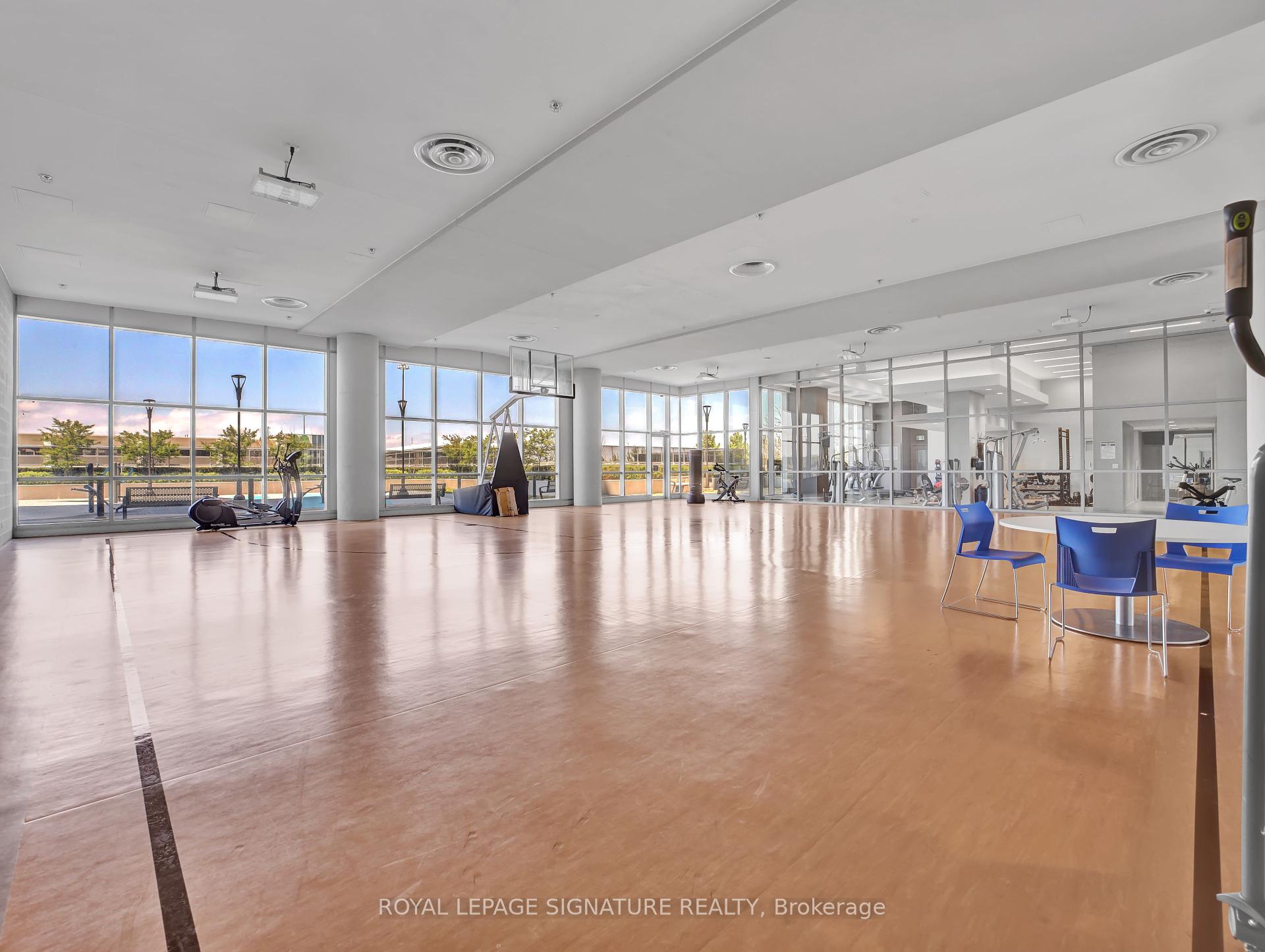 2 Bedrooms Condo at 2081 Fairview, Burlington For sale