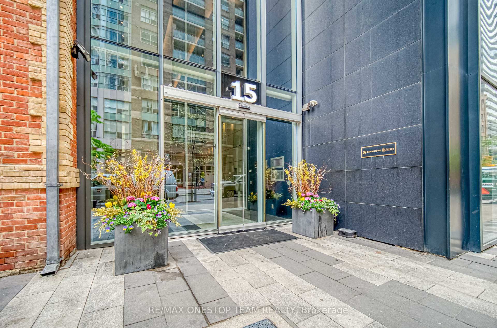 1 Bedroom Condo at 15 Grenville, Toronto For sale