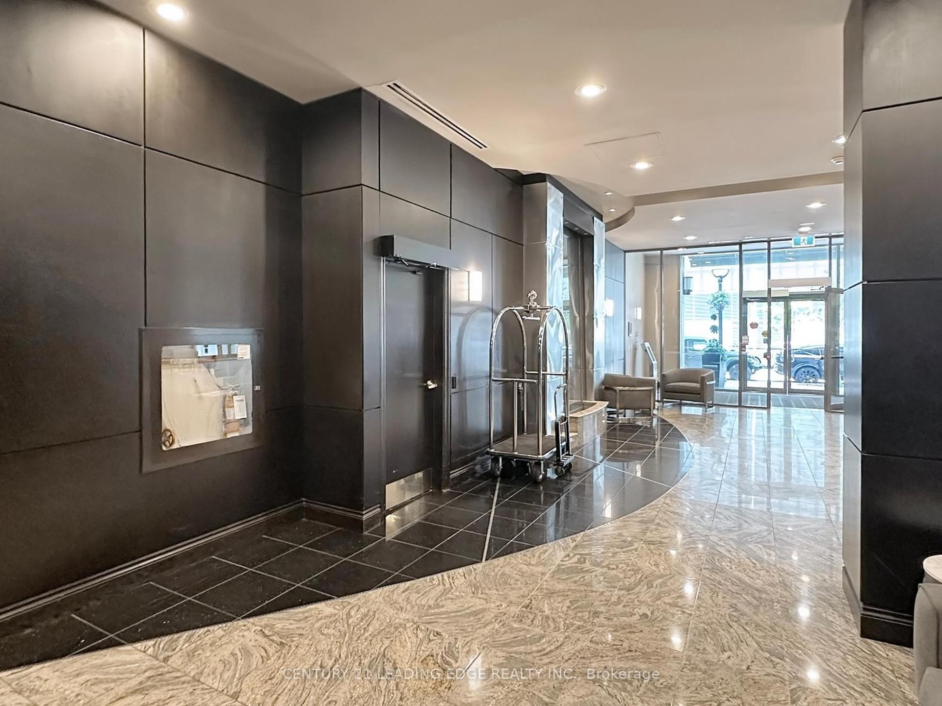2 Bedrooms Condo at 30 Grand Trunk, Toronto For sale