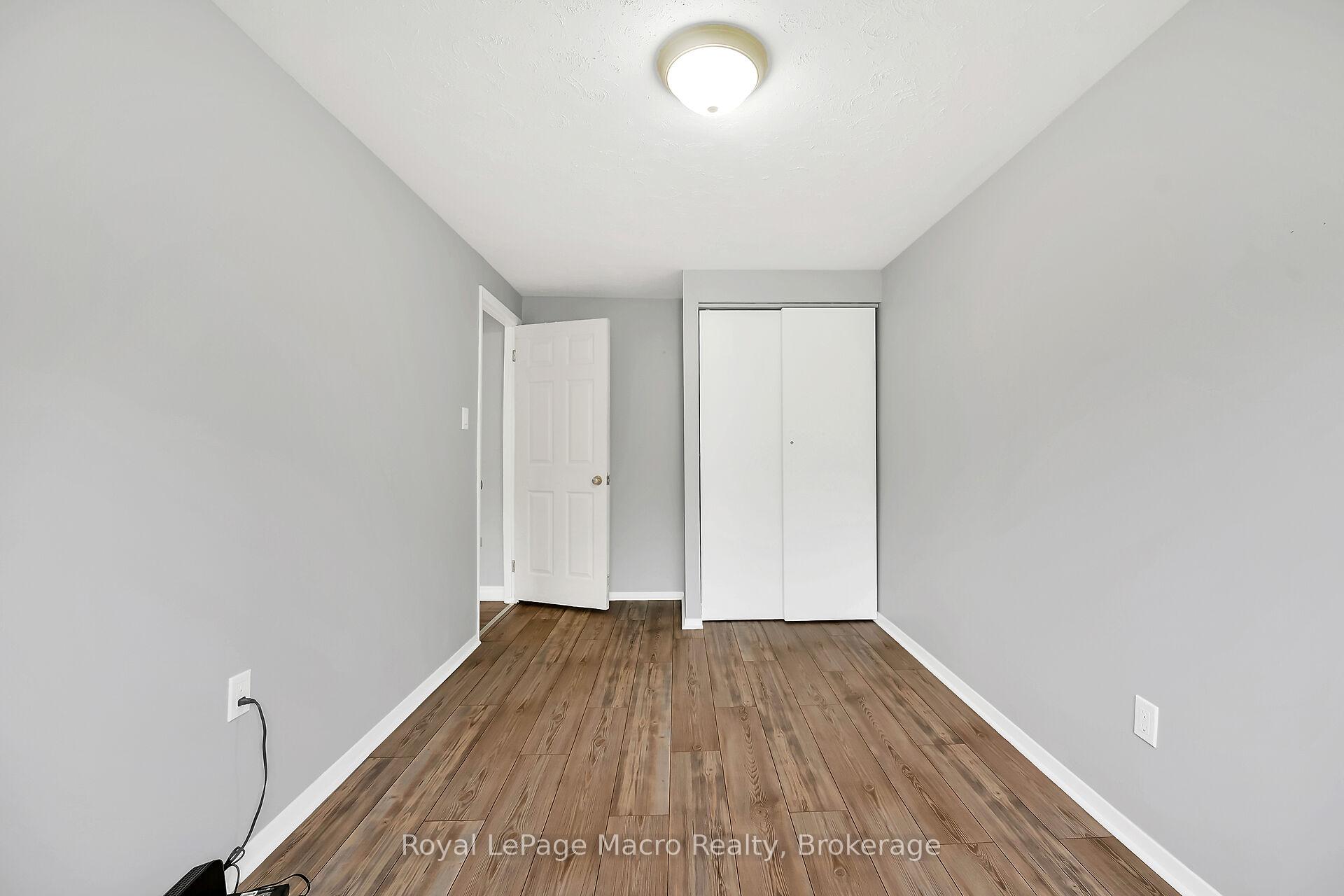 3 Bedrooms Condo at 10 Angus, Hamilton For sale