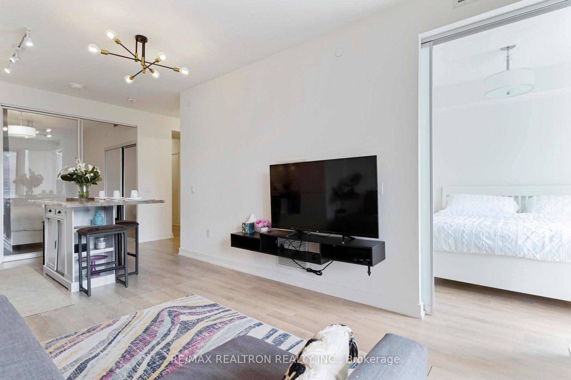 2 Bedrooms Condo at 158 Front, Toronto For sale