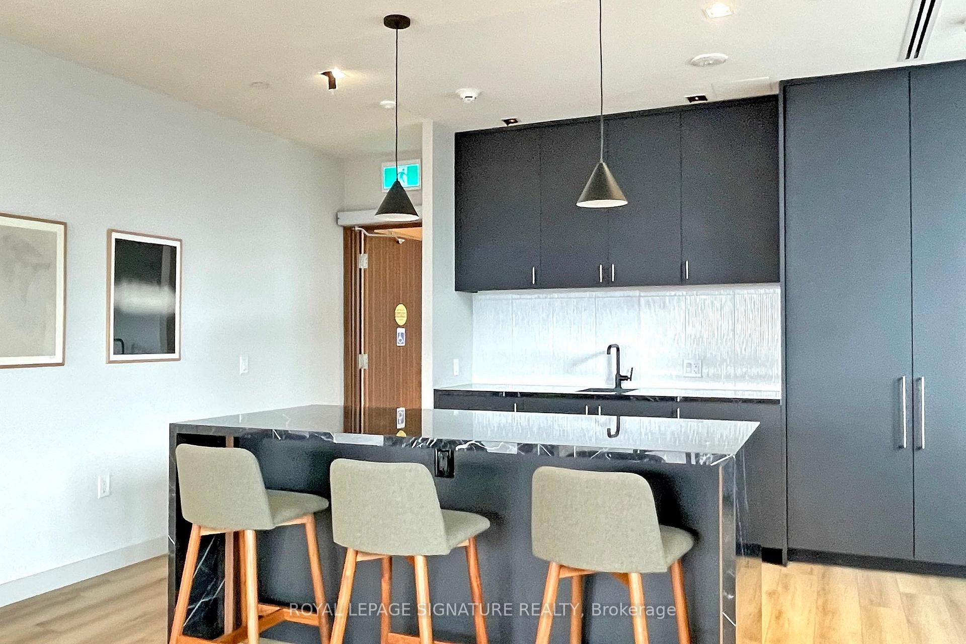 2 Bedrooms Condo at 9 Tecumseth, Toronto For sale