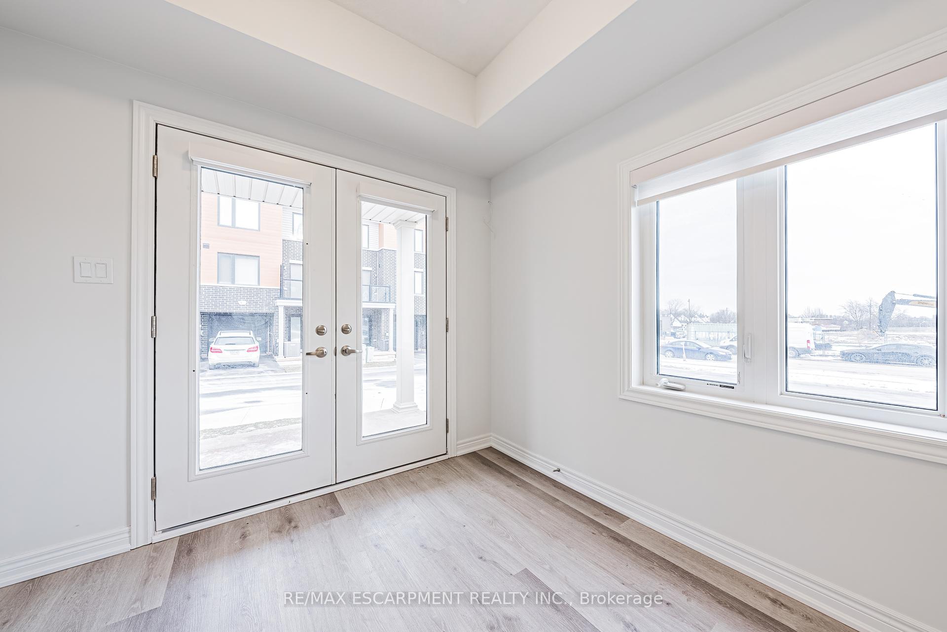 3 Bedrooms Condo at 55 Dryden,  Hamilton For sale