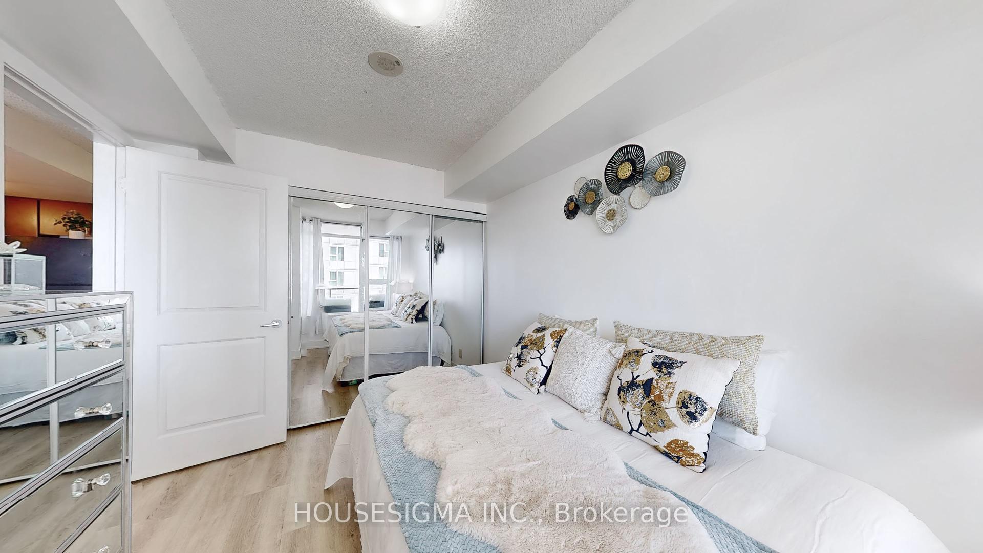 2 Bedrooms Condo at 190 Borough,  Toronto For sale
