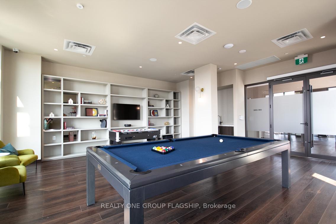 2 Bedrooms Condo at 38 Honeycrisp, Vaughan For sale