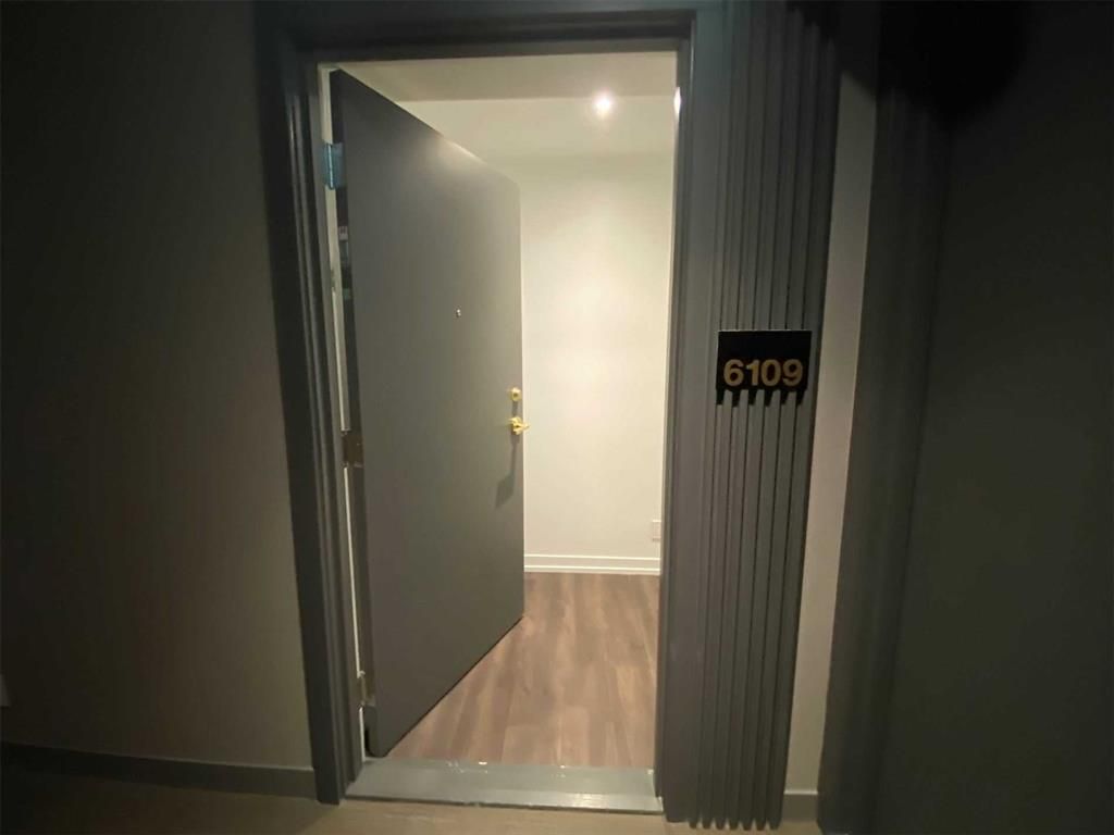 950 Portage Parkway Unit# 6109 Vaughan Ontario L4K 0J7