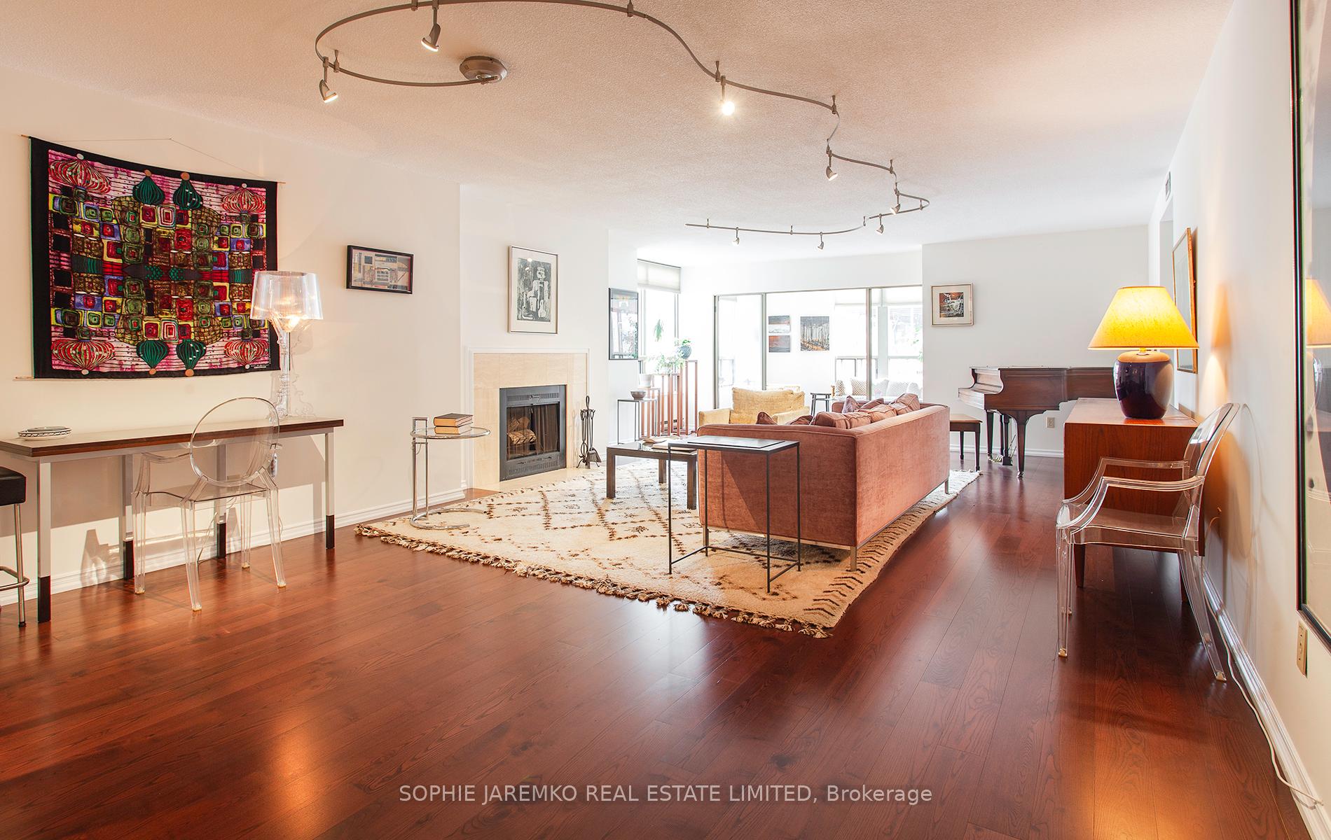 3 Bedrooms Condo at 160 Frederick,  Toronto For sale