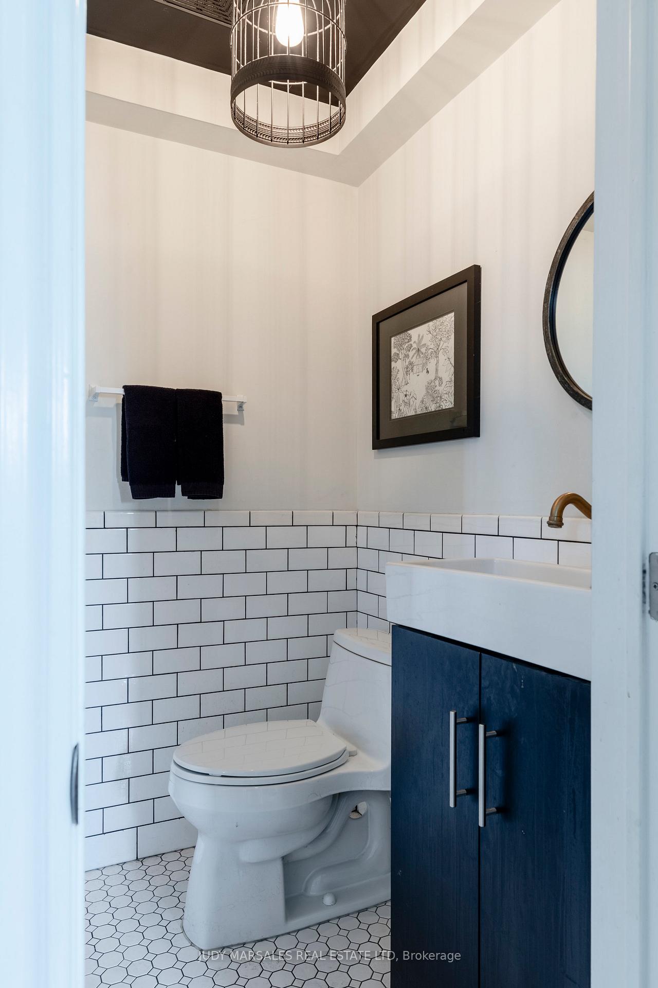 3 Bedrooms Condo at 100 Beddoe, Hamilton For sale