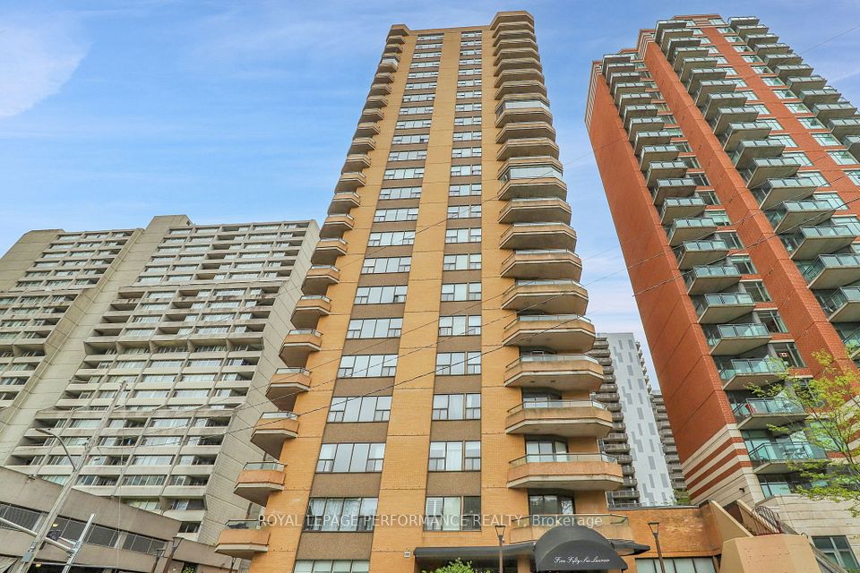 556 Laurier