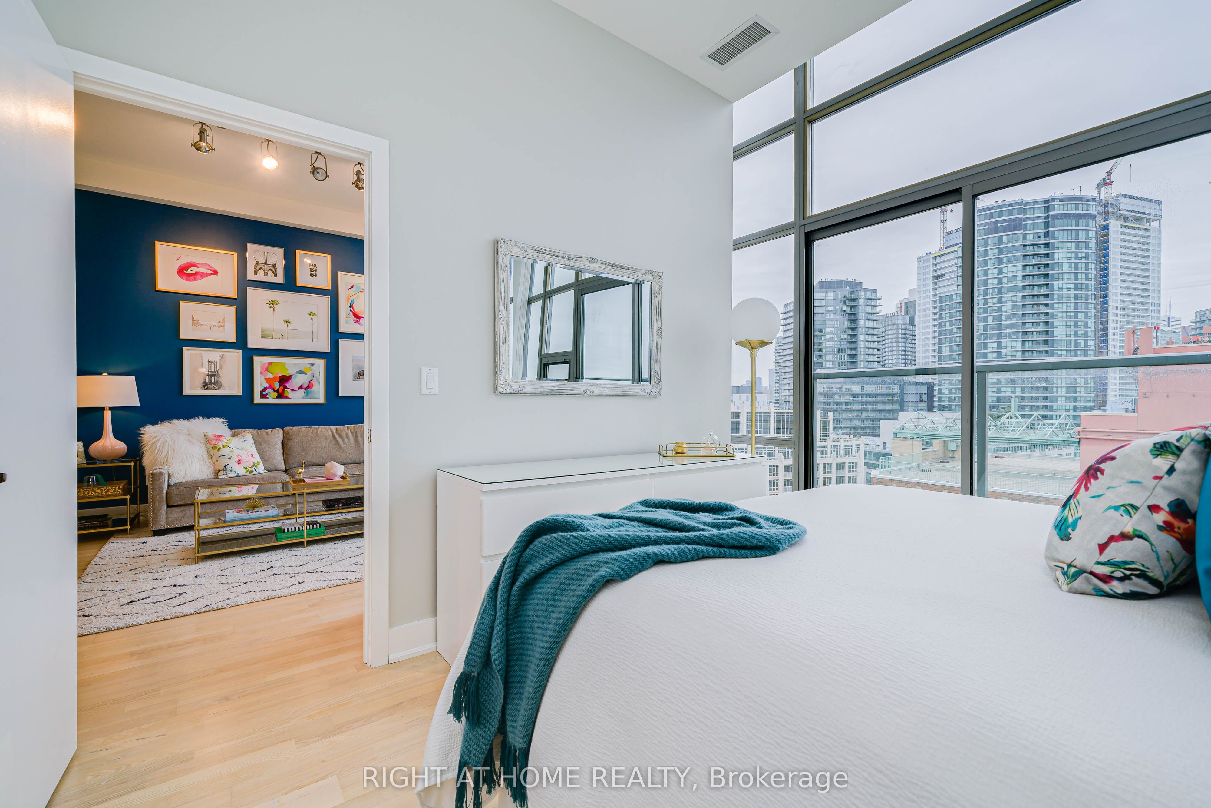 637 Lake Shore Boulevard W, #1020