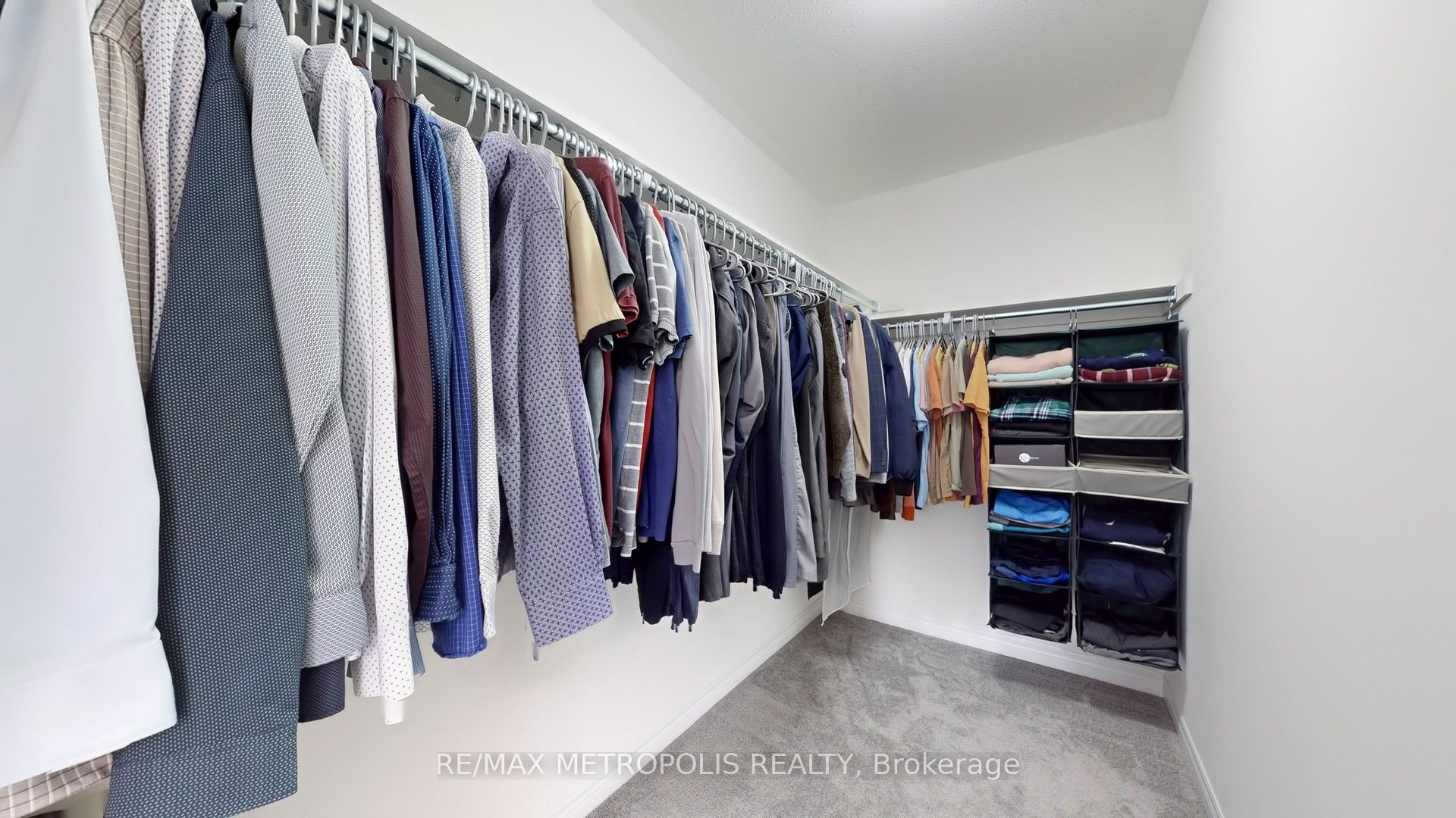 1315 Davis Loop