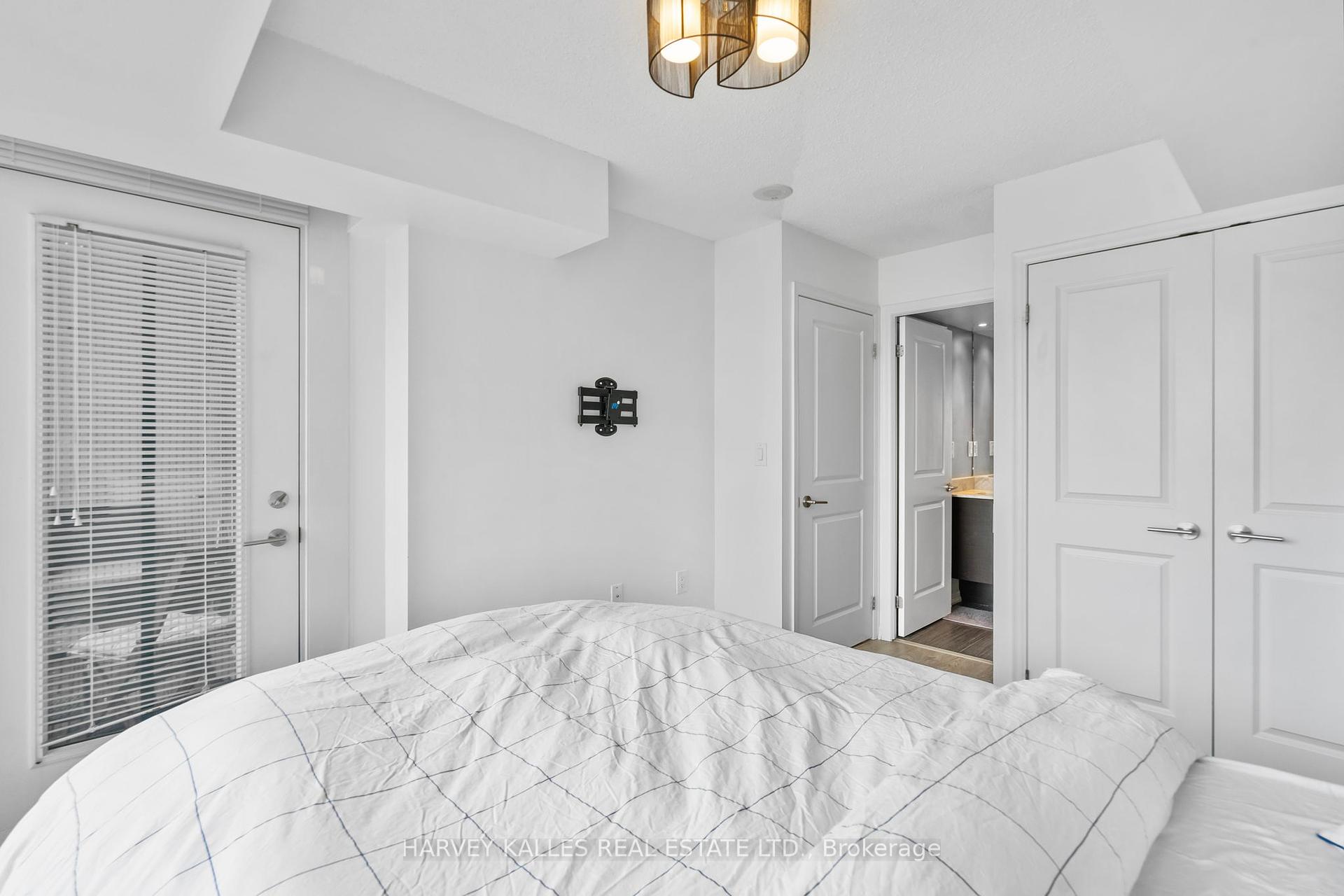 125 Western Battery Road 1316