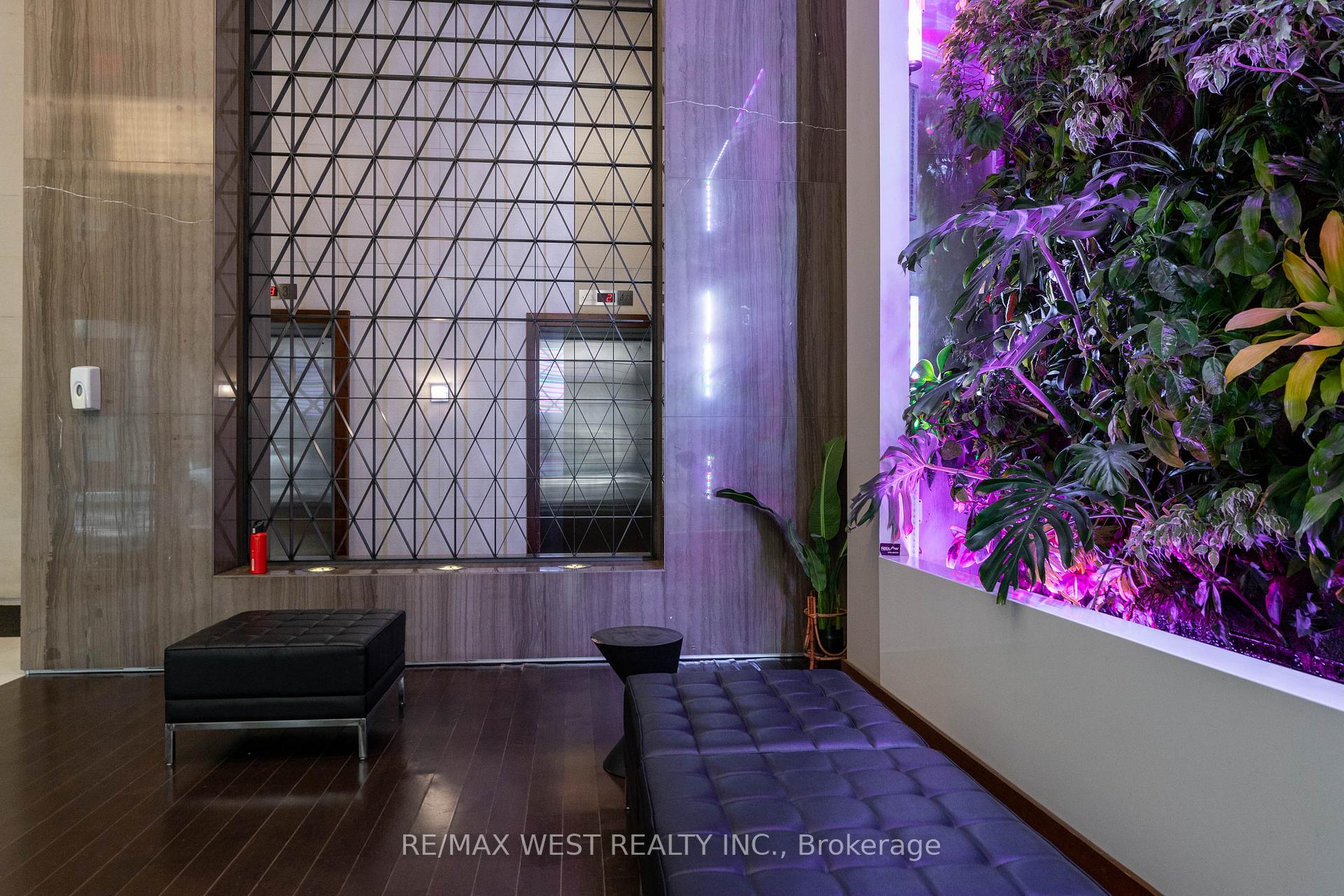 2 Bedrooms Condo at 8 Mercer, Toronto For sale