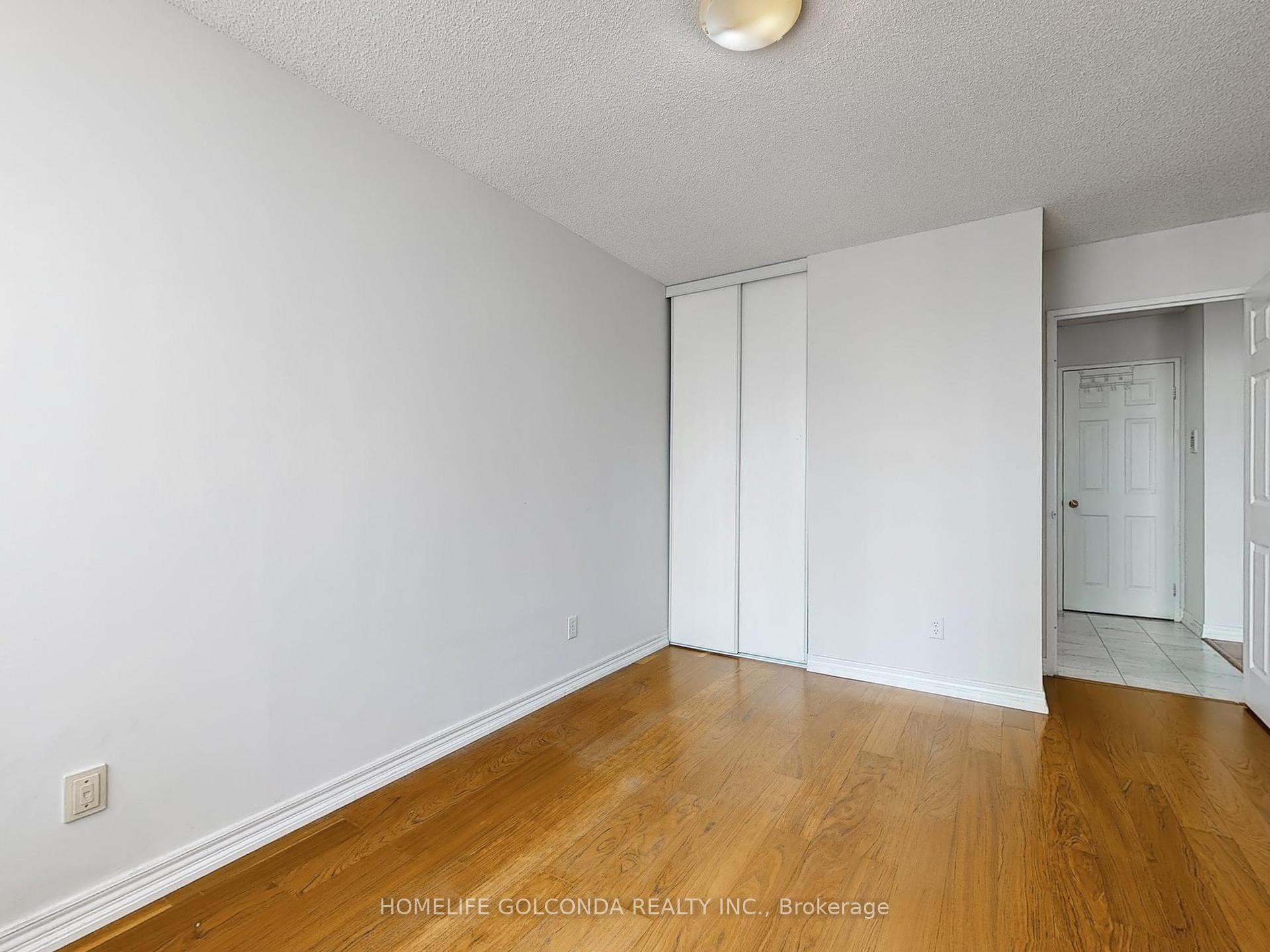 2 Bedrooms Condo at 28 Empress, Toronto For sale