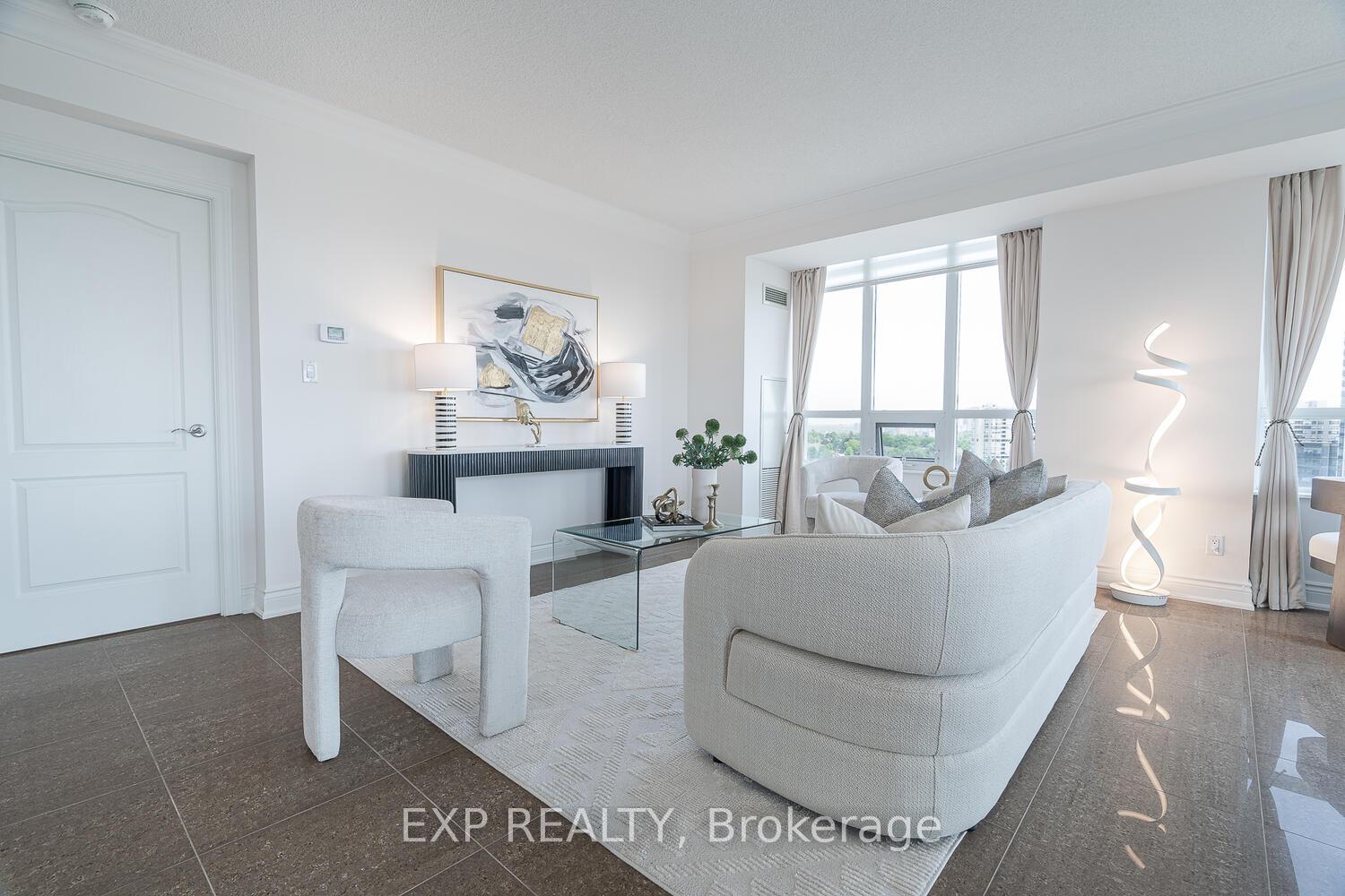 3 Bedrooms Condo at 88 Promenade, Vaughan For sale