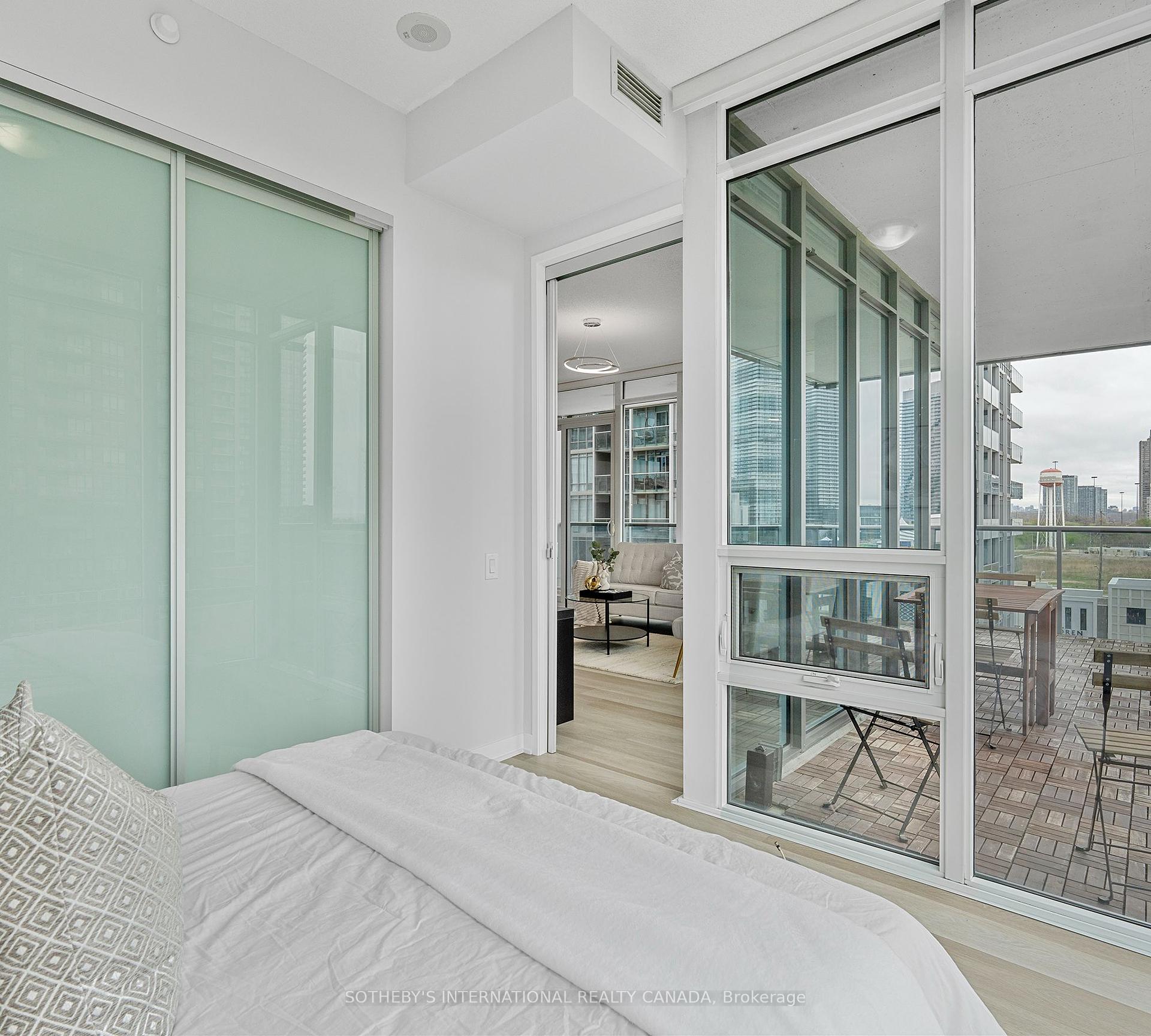 3 Bedrooms Condo at 88 Park Lawn, Toronto For sale