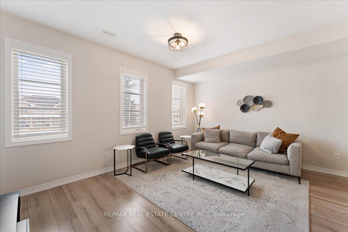 2 Bedrooms Condo at 219 Dundas, Hamilton For sale