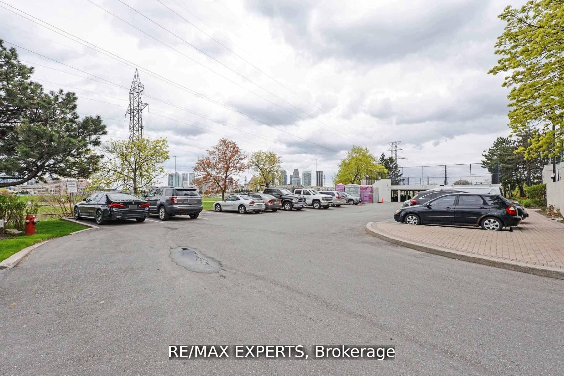 3 Bedrooms Condo at 4460 Tucana, Mississauga For sale