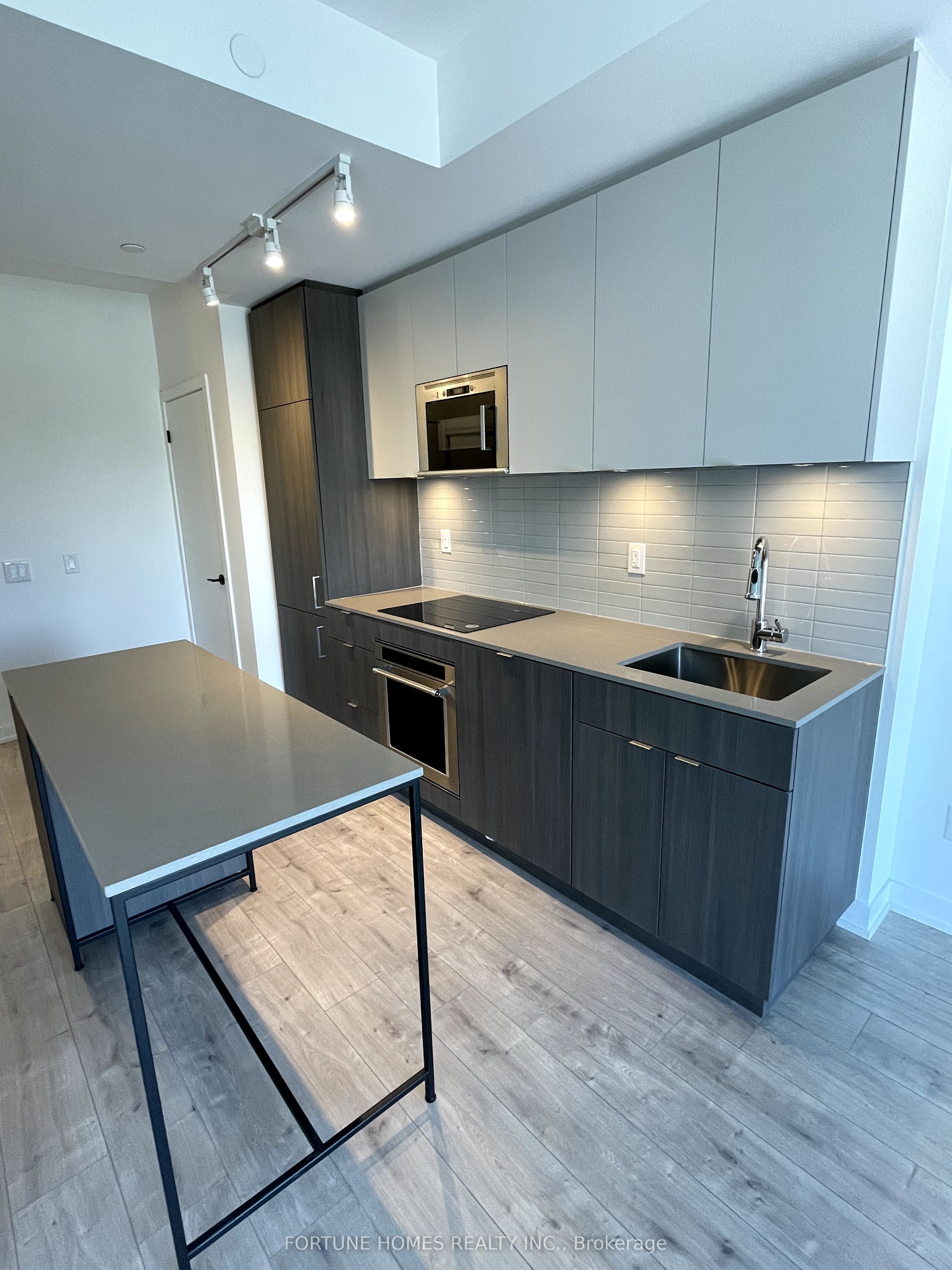 215 Lakeshore Road W, #340