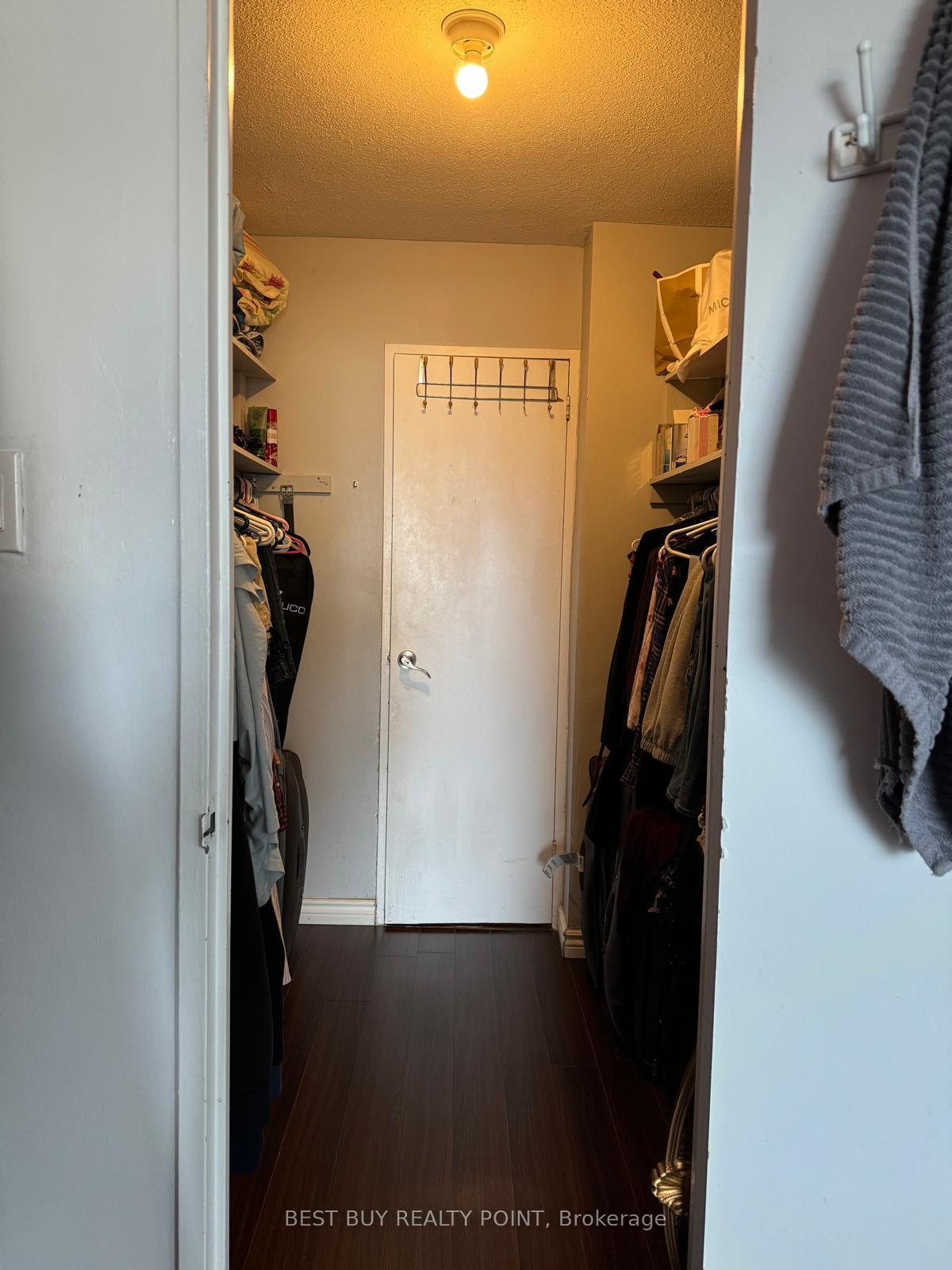 3 Bedrooms Condo at 15 La Rose, Toronto For sale