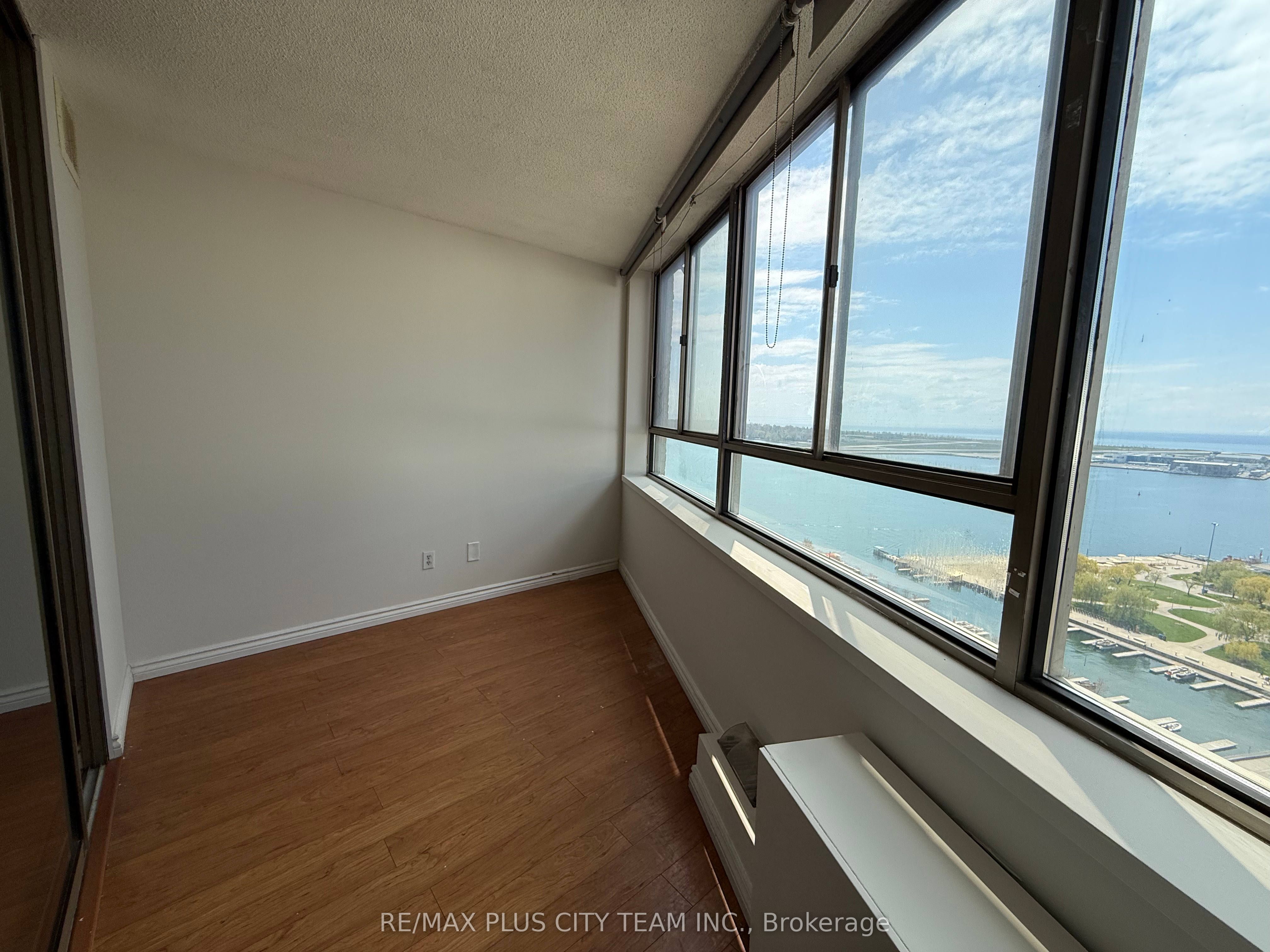 260 Queens Quay W, #2103