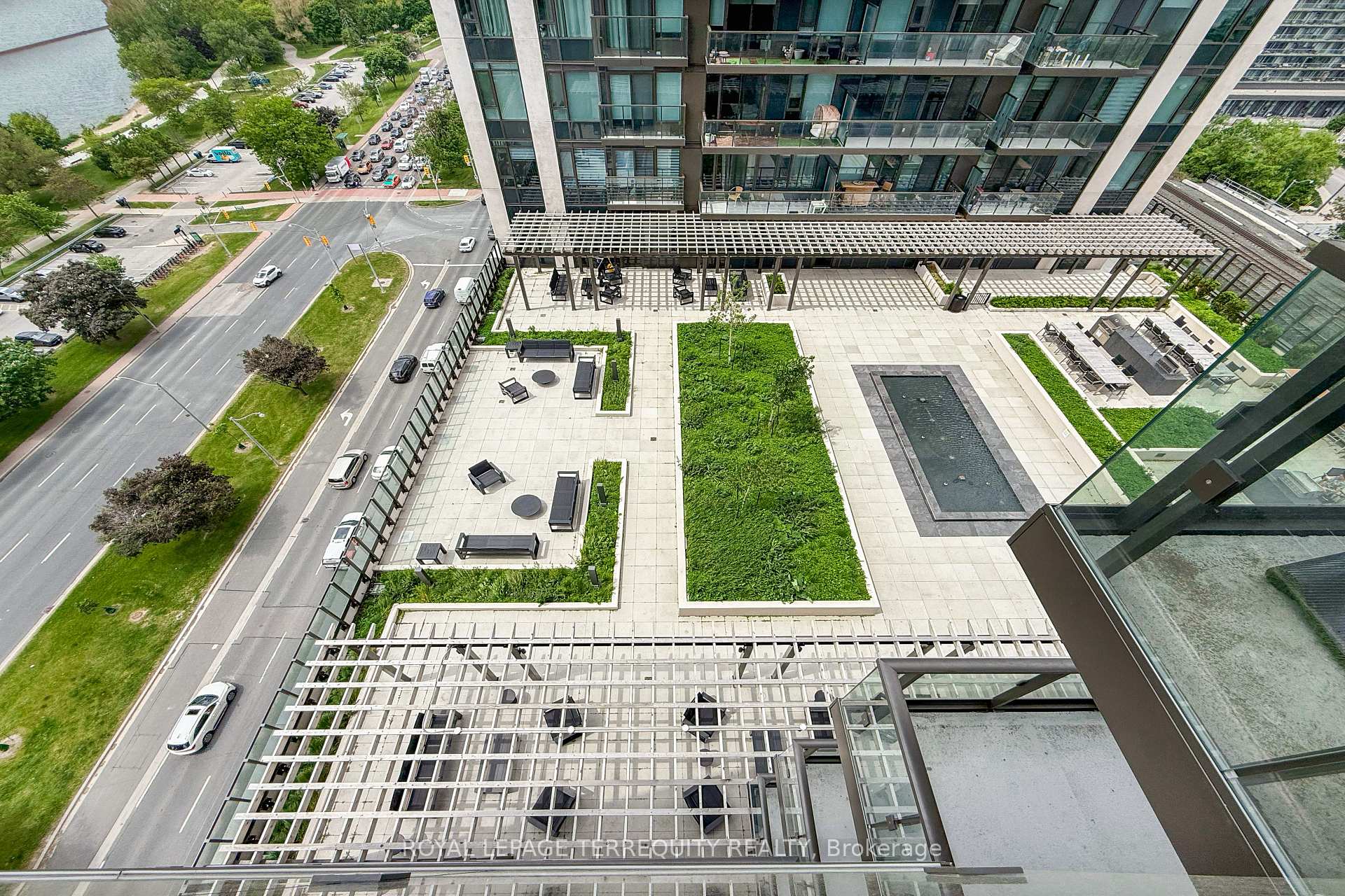 3 Bedrooms Condo at 1926 Lake Shore, Toronto For sale